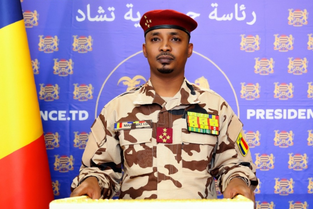 رئيس المجلس العسكري الانتقالي الجنرال محمد إدريس ديبي
