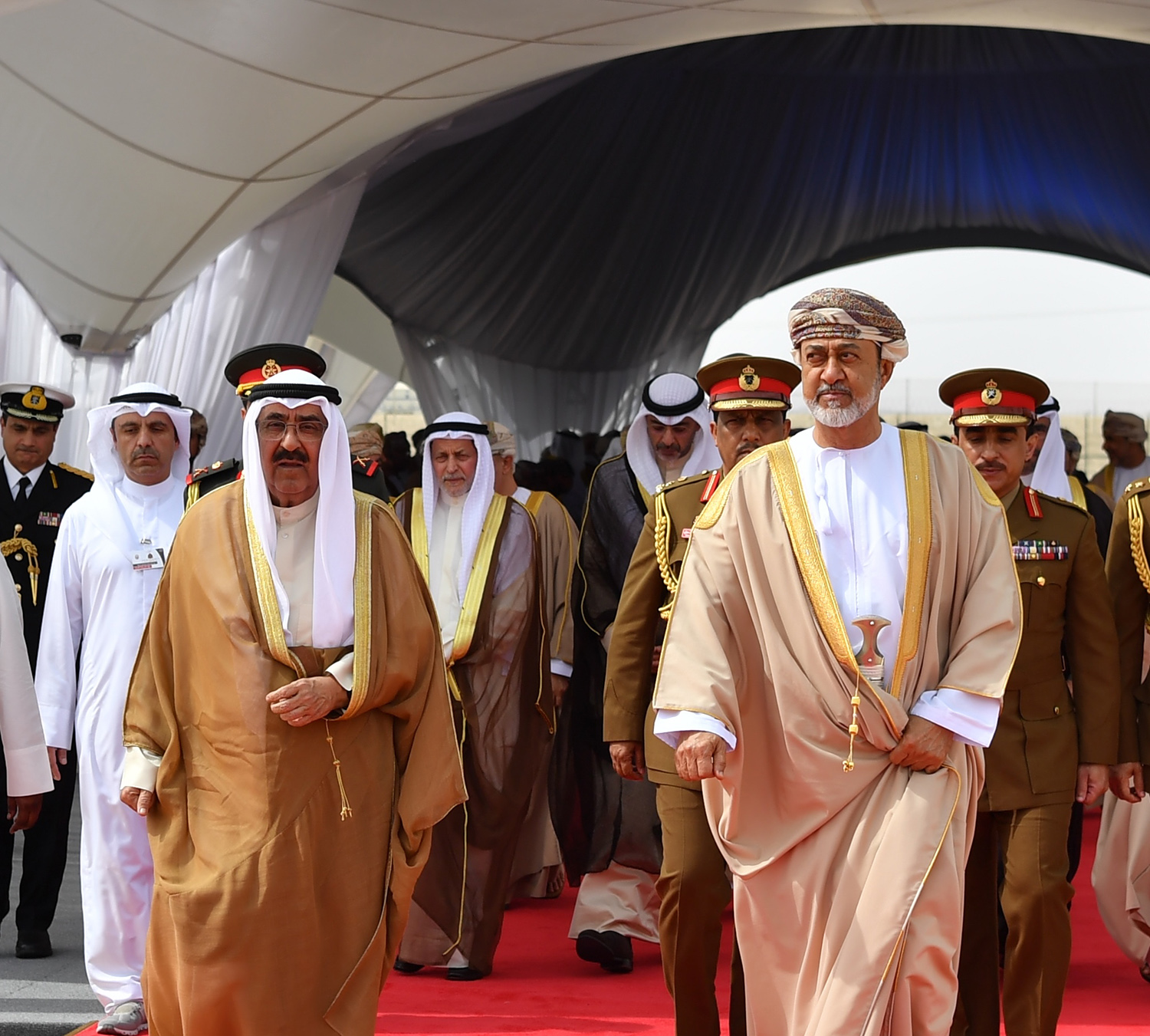 حضرة صاحب السمو أمير البلاد الشيخ مشعل الأحمد الجابر الصباح مع حضرة صاحب الجلالة السلطان هيثم بن طارق المعظم سلطان عمان