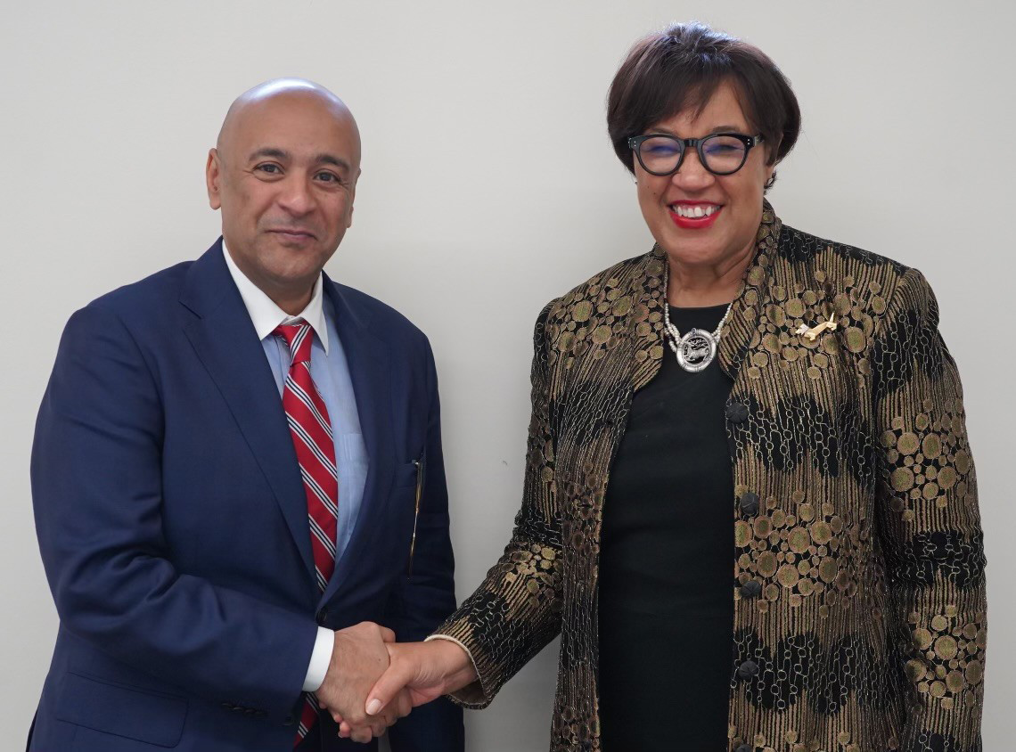 الأمين العام لمجلس التعاون لدول الخليج العربية يستقبل الأمين العام لمنظمة دول كومنولث على هامش ملتقى الخليج للأبحاث ال 14