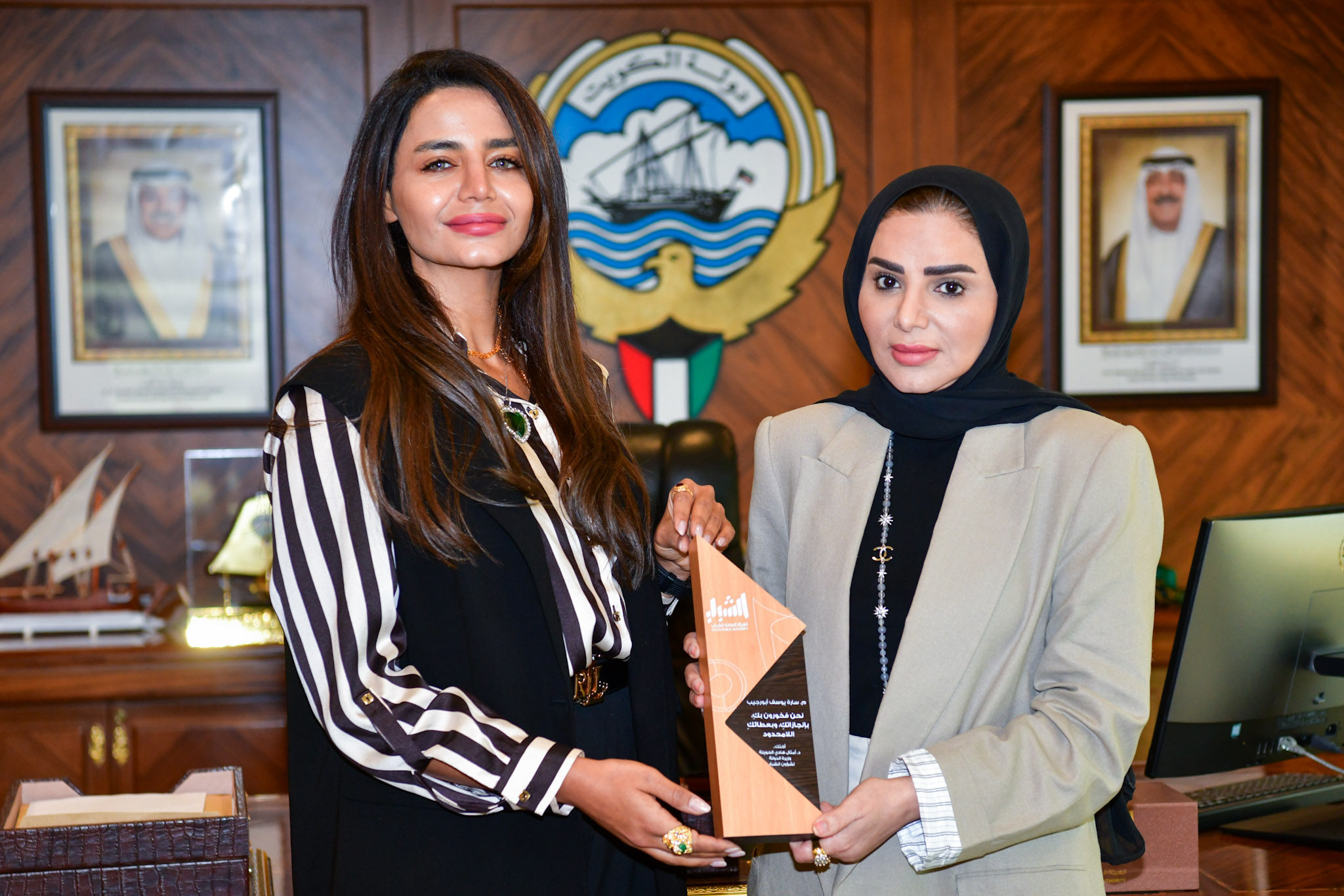 وزيرة الشؤون الاجتماعية وشؤون الأسرة والطفولة وزيرة الدولة لشؤون الشباب الدكتورة أمثال الحويلة خلال تكريمها  المهندسة سارة بورجيب