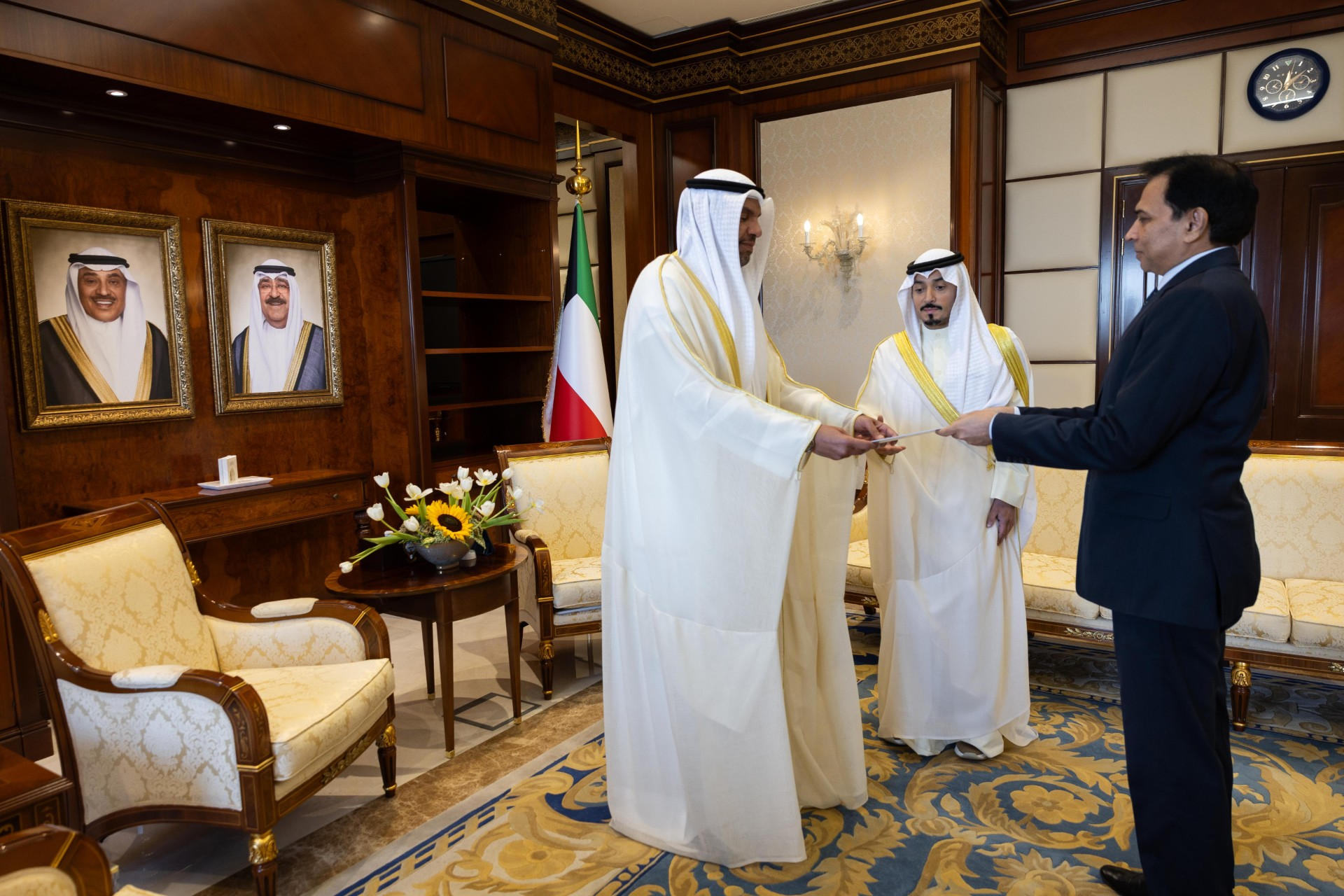 Kuwaiti Minister of Foreign Affairs received the credentials of the new Ambassador of the Islamic Republic of Pakistan to Kuwait