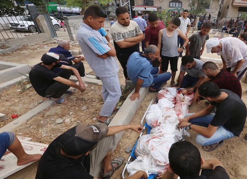 تشييع شهداء قصف قوات الاحتلال على مخيم النصيرات وسط قطاع غزة