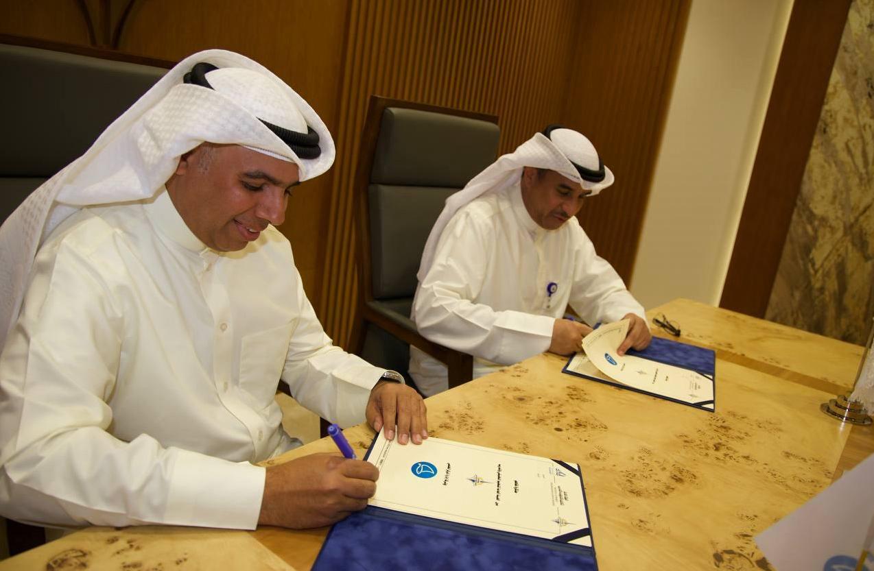 المركز العلمي يوقع مذكرة تفاهم مع الهيئة العامة للتعليم التطبيقي لتعزيز التعاون العلمي والتدريبي