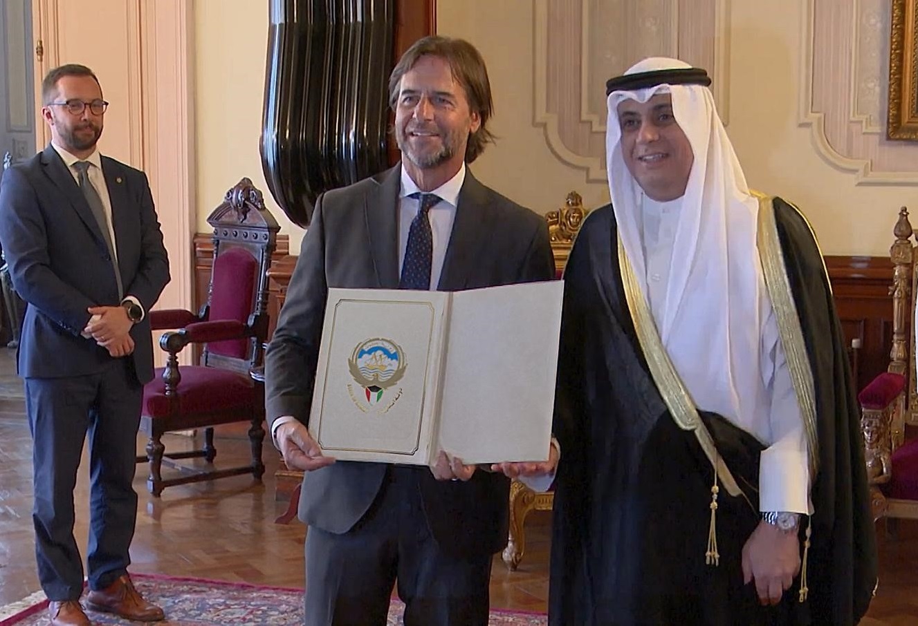 Kuwait Ambassador to Argentina Abdulaziz Al-Bisher presented his credentials to President of Uruguay Luis Lafalle Pou