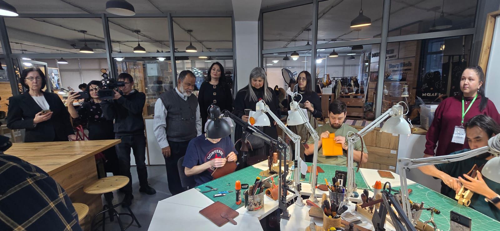 المحكم الدولي للمدن العالمية البروفيسور علي صالح النجادة يزور كلية (أوفا) للفنون والصناعات