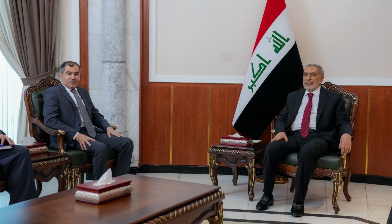 Speaker of the Iraqi Council of RepresentativesMahmoud Mash-hadani during his meeting with the Ambassador of the State of Kuwait to Iraq Hassan Zaman