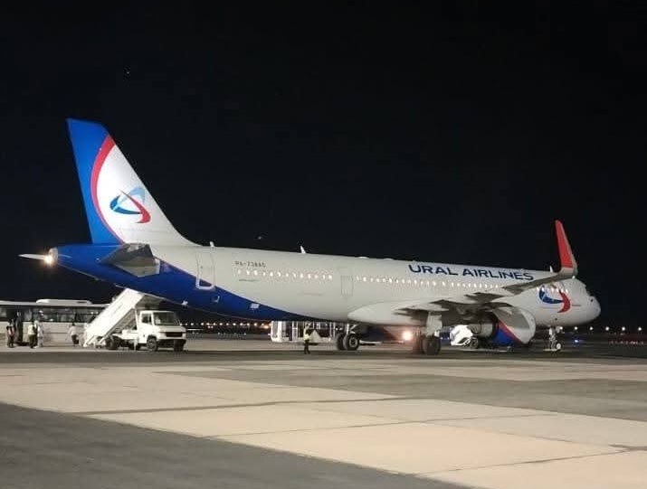 طائرة شركة (يورال إير) الروسية في مطار شرم الشيخ
