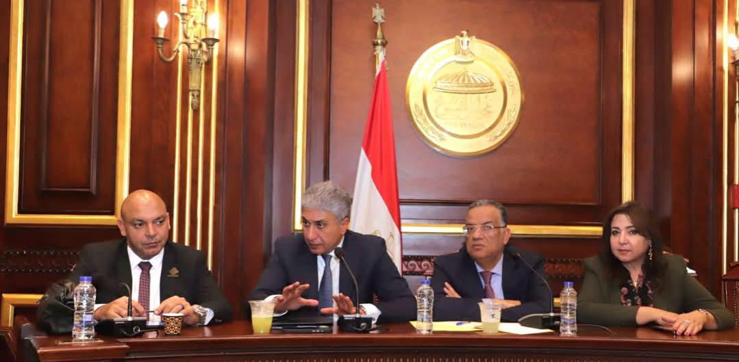 وزير السياحة والآثار المصري شريف فتحي خلال اجتماع لجنة الثقافة والسياحة والآثار والإعلام بمجلس الشيوخ
