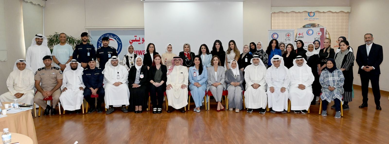 الجهات الرسمية المشاركة بالورشة من بينها ممثلي وزارات (الشؤون) والداخلية والخارجية الكويتية