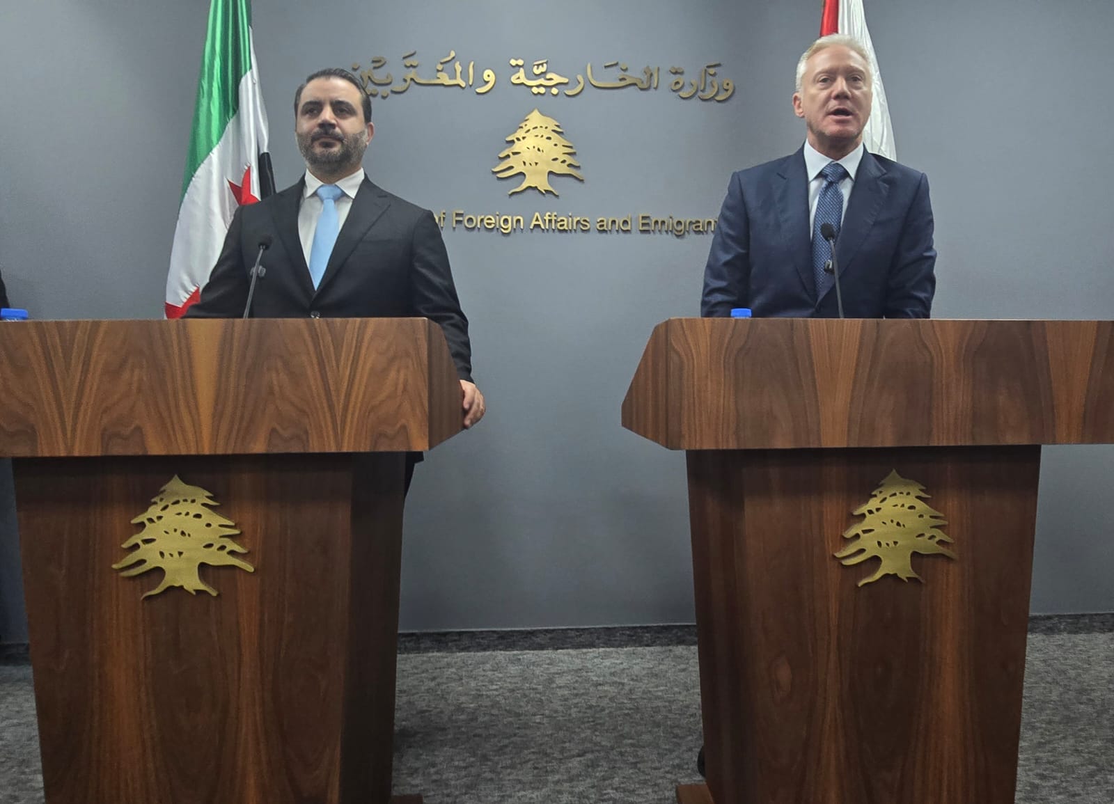 زير الخارجية والمغتربين السوري أسعد الشيباني مع وزير الخارجية والمغتربين اللبناني يوسف رجي في بيروت