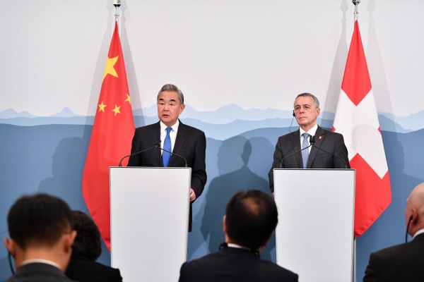 Le chef de la diploamtie chinoise et son homologue suisse