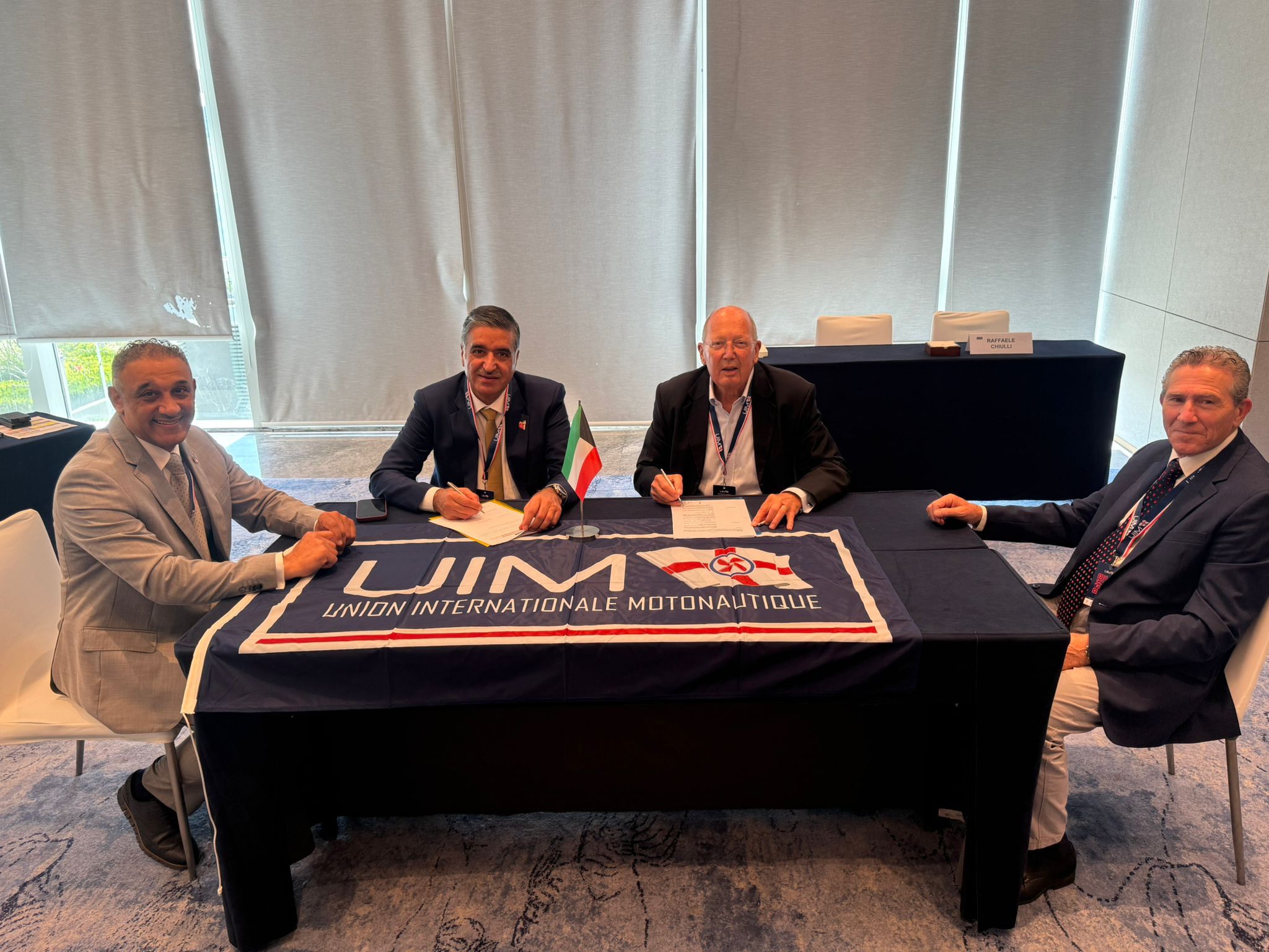 La signature du contrat d'organisation de la deuxième manche du Championnat du monde de bateaux à moteur « X CAT 2025 » au Koweït