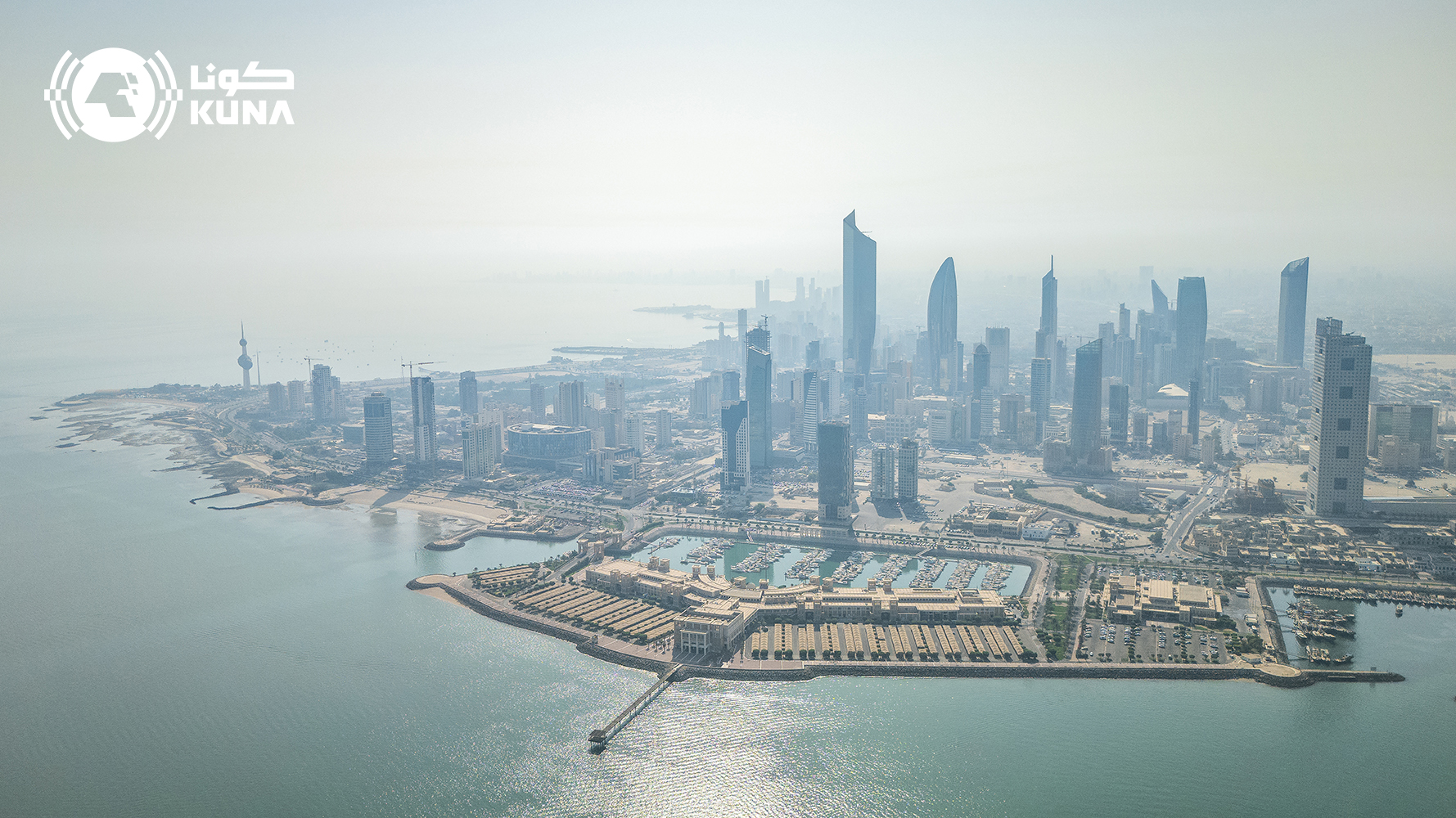 رياح مثيرة للغبار تقل معها الرؤية على بعض المناطق