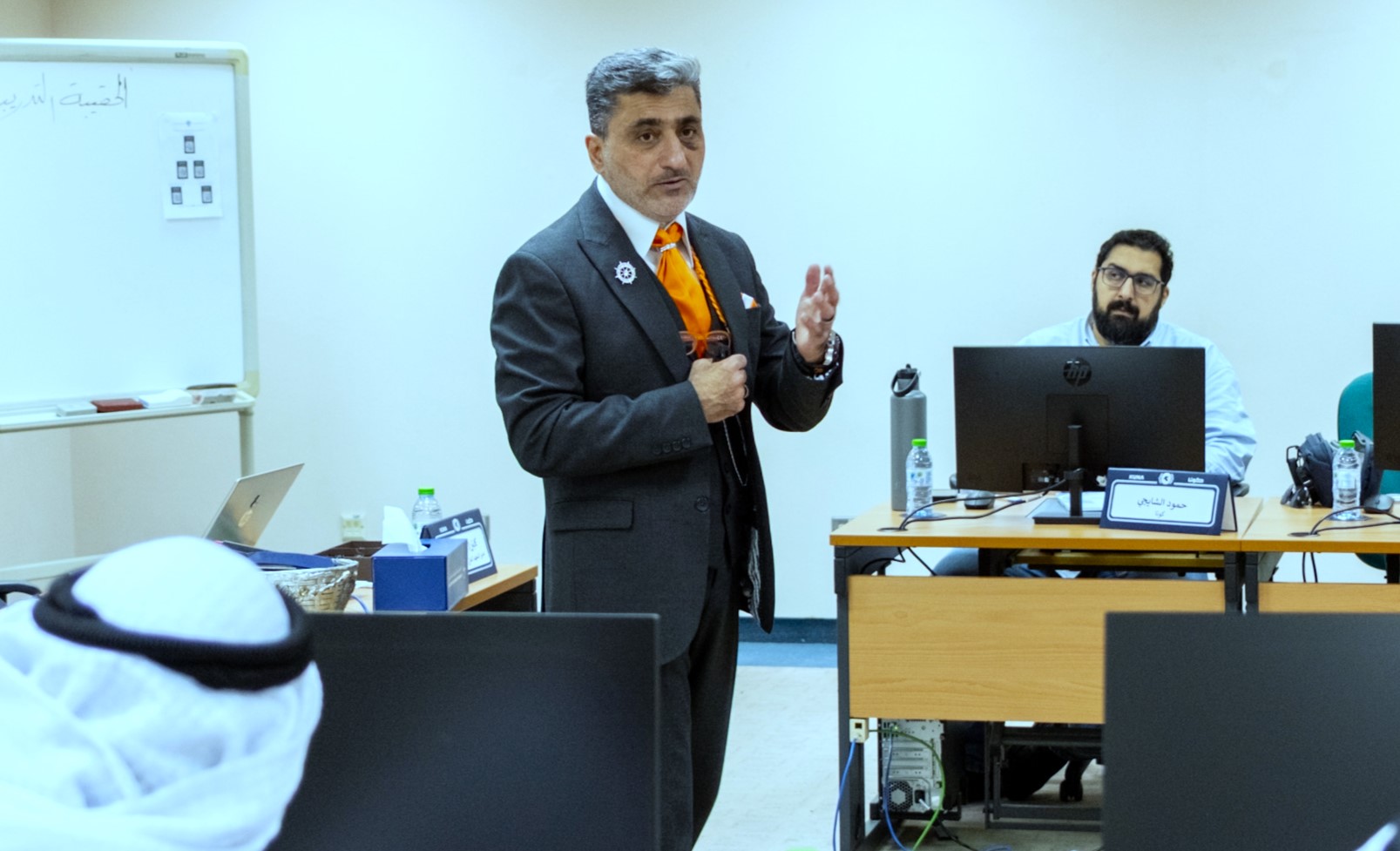 Le formateur Mondher Al-Kandari.