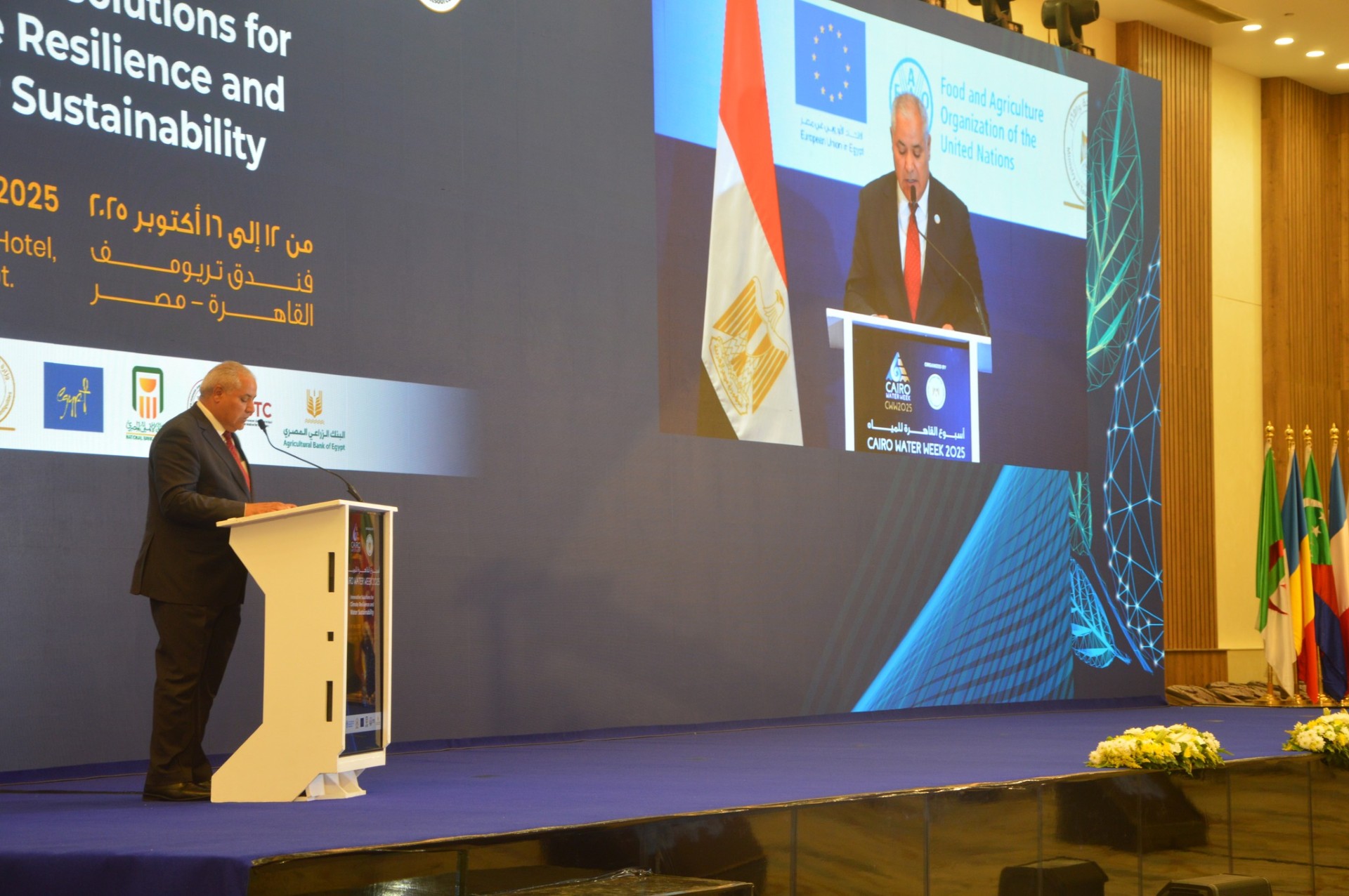 المدير العام المساعد والممثل الإقليمي لإقليم الشرق الأدنى وشمال أفريقيا بمنظمة الأغذية والزراعة للأمم المتحدة فاو الدكتور عبدالحكيم الواعر.