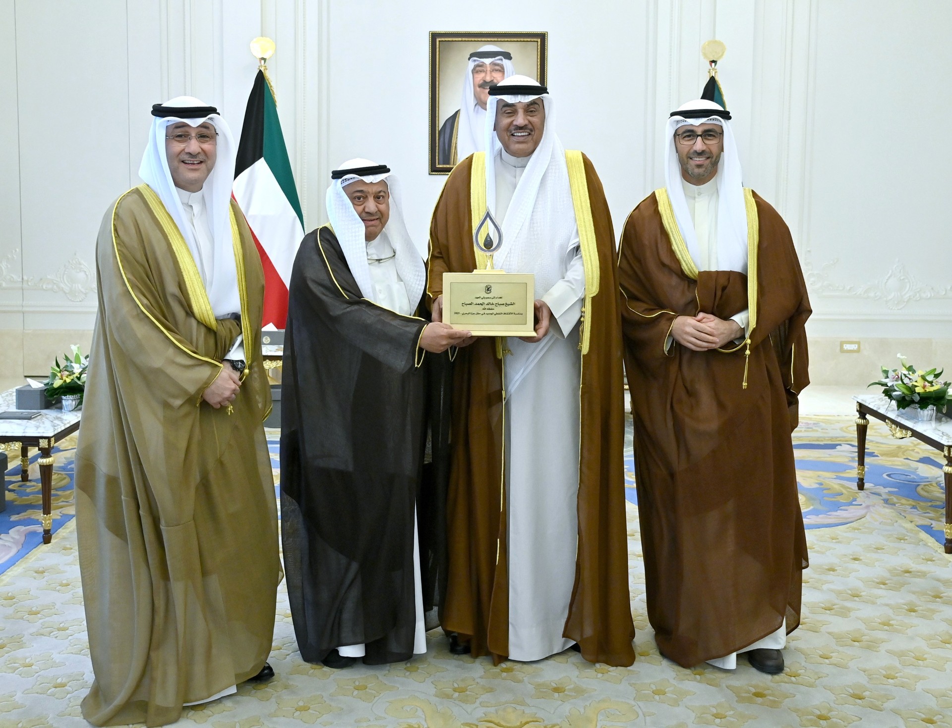 سمو ولي العهد الشيخ صباح خالد الحمد الصباح يستقبل وزير النفط ونائب رئيس مجلس الإدارة الرئيس التنفيذي لـ(مؤسسة البترول) والرئيس التنفيذي لـ(نفط الكويت)