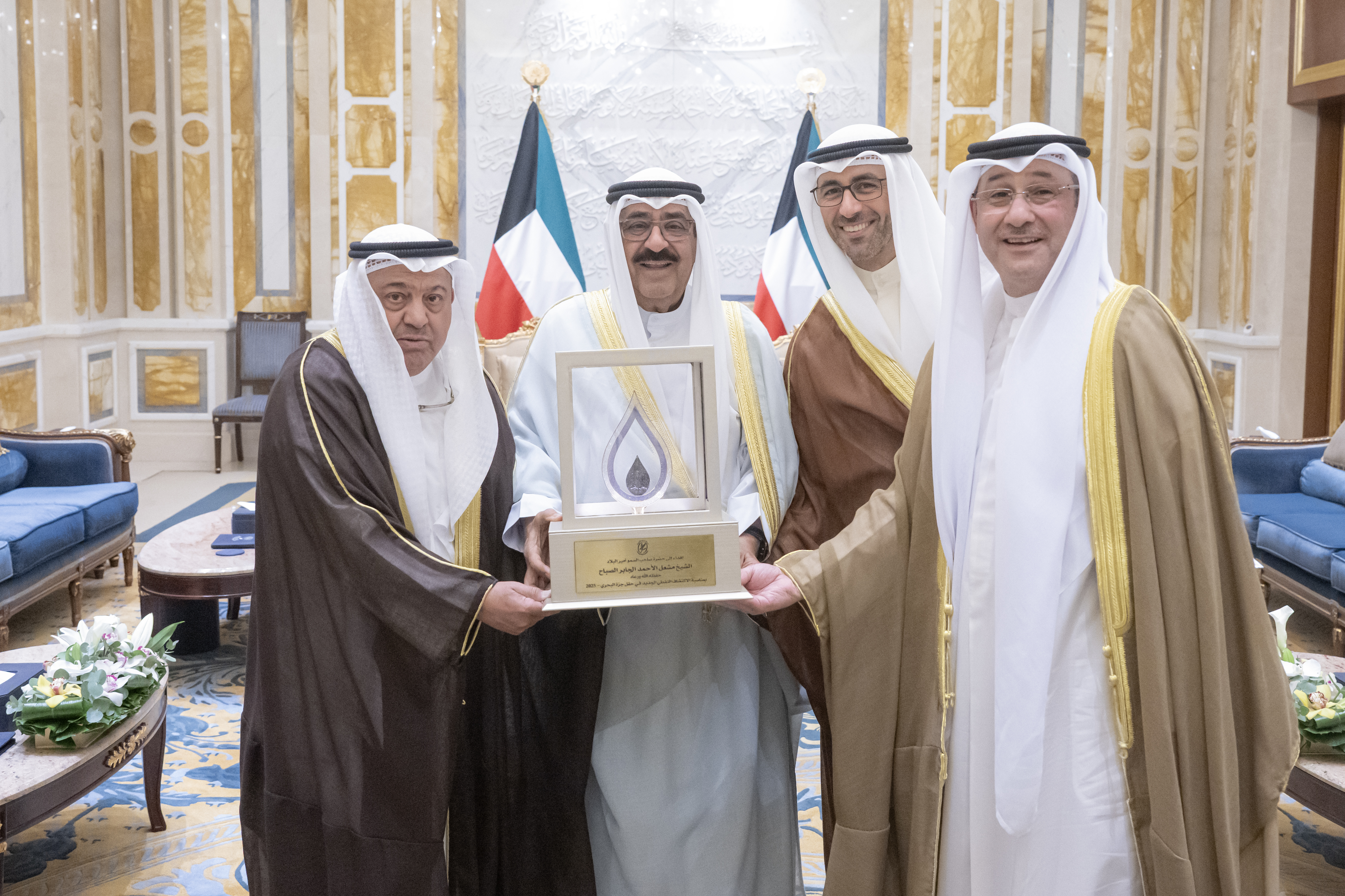 سمو أمير البلاد الشيخ مشعل الأحمد الجابر الصباح يستقبل وزير النفط ونائب رئيس مجلس الإدارة الرئيس التنفيذي لـ(مؤسسة البترول) والرئيس التنفيذي لـ(نفط الكويت)