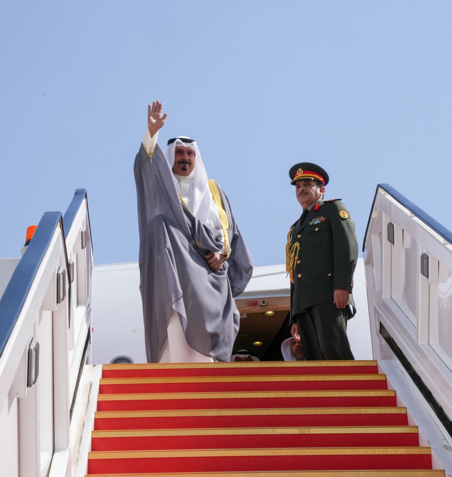 ممثل سمو أمير البلاد سمو رئيس مجلس الوزراء يغادر البلاد متوجها إلى مصر