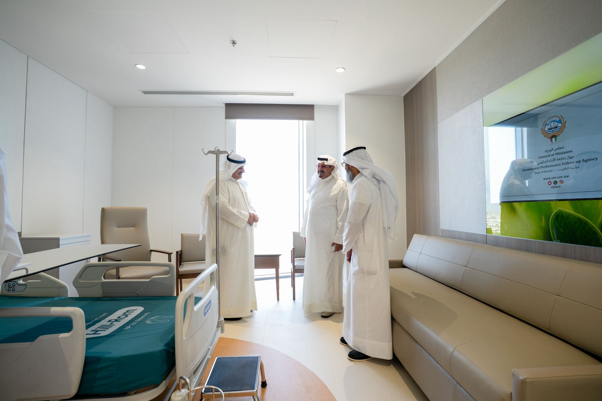 His Highness the Prime Minister Sheikh Ahmad Abdullah Al-Ahmad Al-Sabah accompanied by ministers inspecting the new Kuwait Cancer Control Center (KCCC)