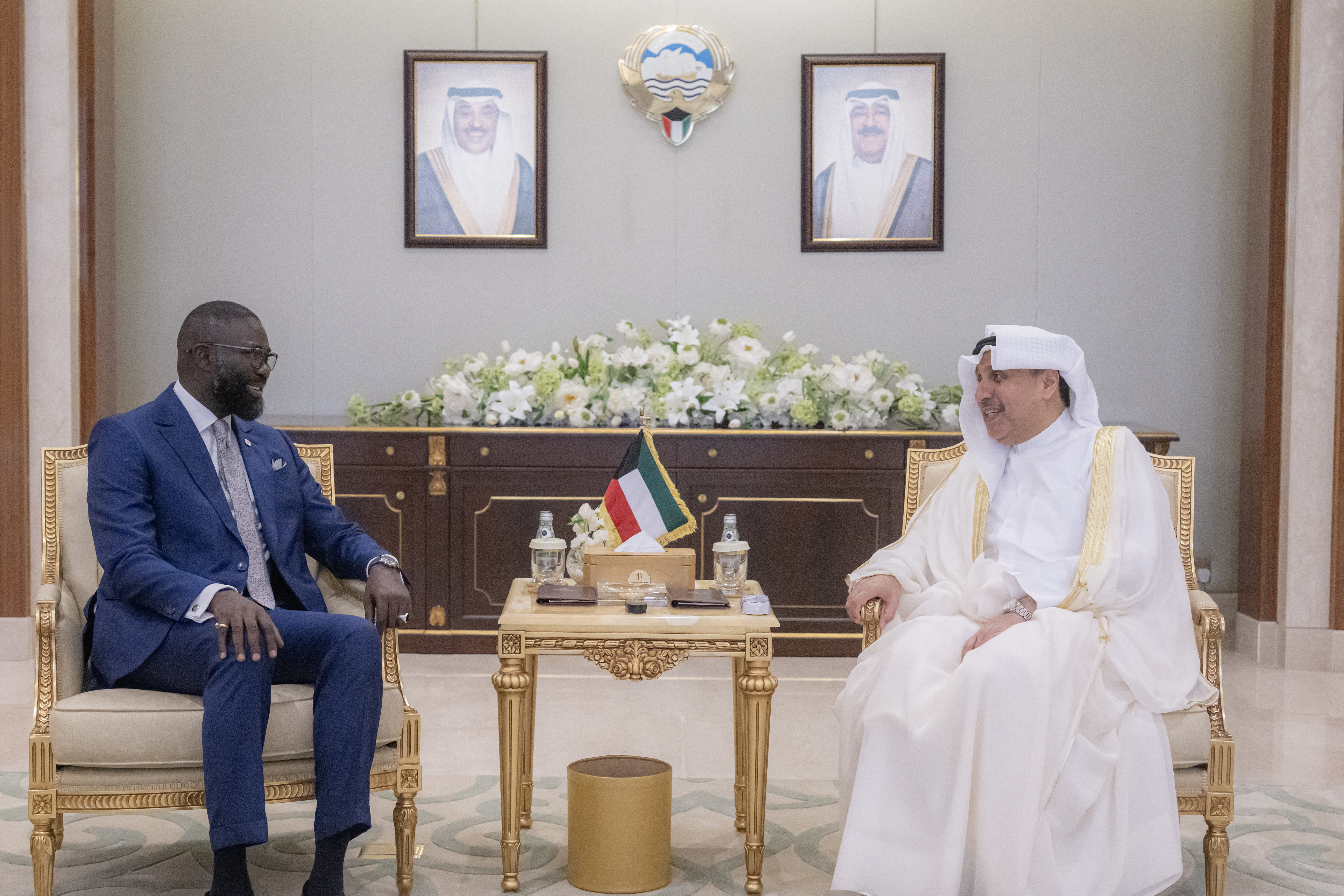 وزير شؤون الديوان الأميري ورئيس ديوان سمو ولي العهد يستقبلان رئيس البعثة الاقليمية للجنة الدولية للصليب الأحمر لدول مجلس التعاون الخليجي لدى دولة الكويت