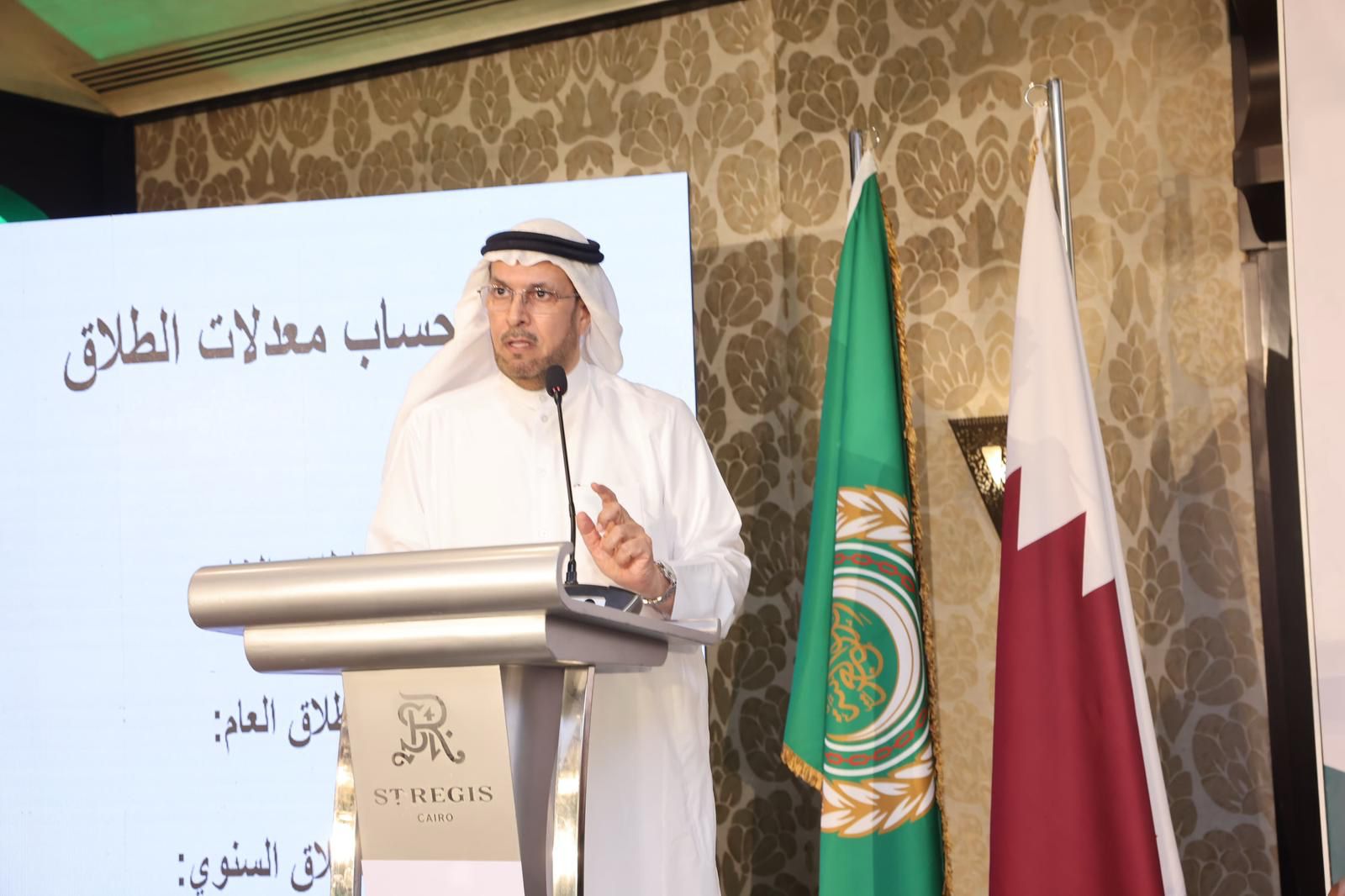 عميد كلية العلوم الاجتماعية السابق بجامعة الكويت واستشاري الاسرة والمراهقة الدكتور حمود القشعان
