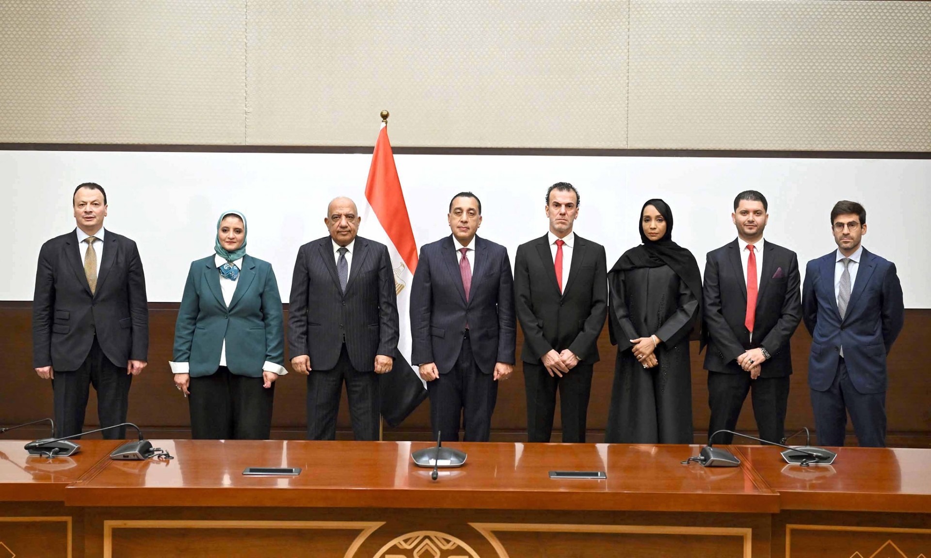 اتفاقية تعاون بين (المصرية لنقل الكهرباء) و(كيه اند كيه) الإماراتية للاستثمار
