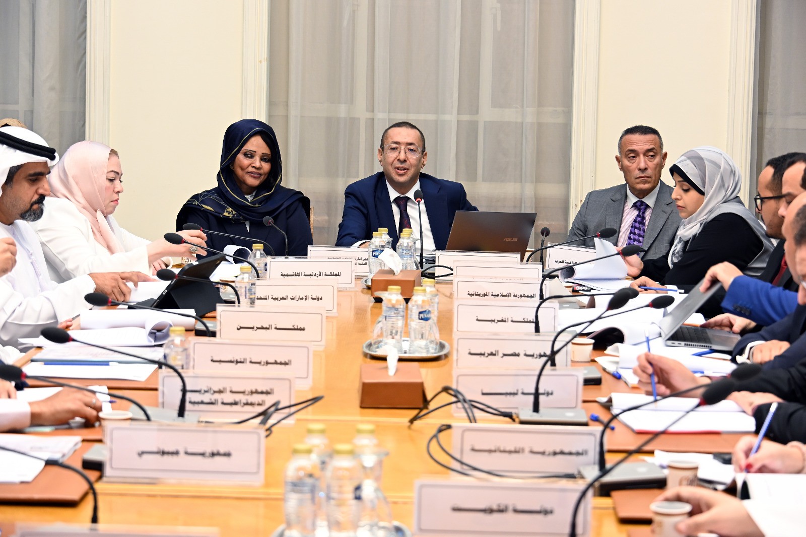 انطلاق أعمال الاجتماع الثالث للجنة المشتركة من خبراء وممثلي وزارات العدل والداخلية والجهات المعنية في الدول العربية