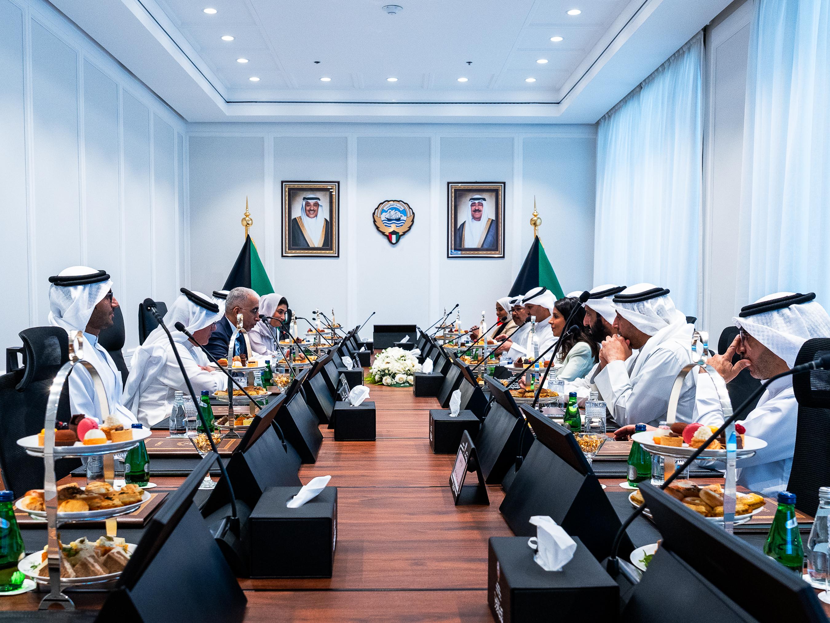 وزير (الأشغال) ونظيرها البحريني يبحثان تعزيز التعاون وتطوير الخبرات