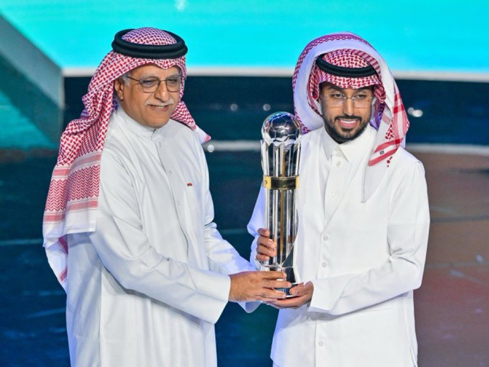 السعودي سالم الدوسري يفوز بجائزة "أفضل لاعب في آسيا"