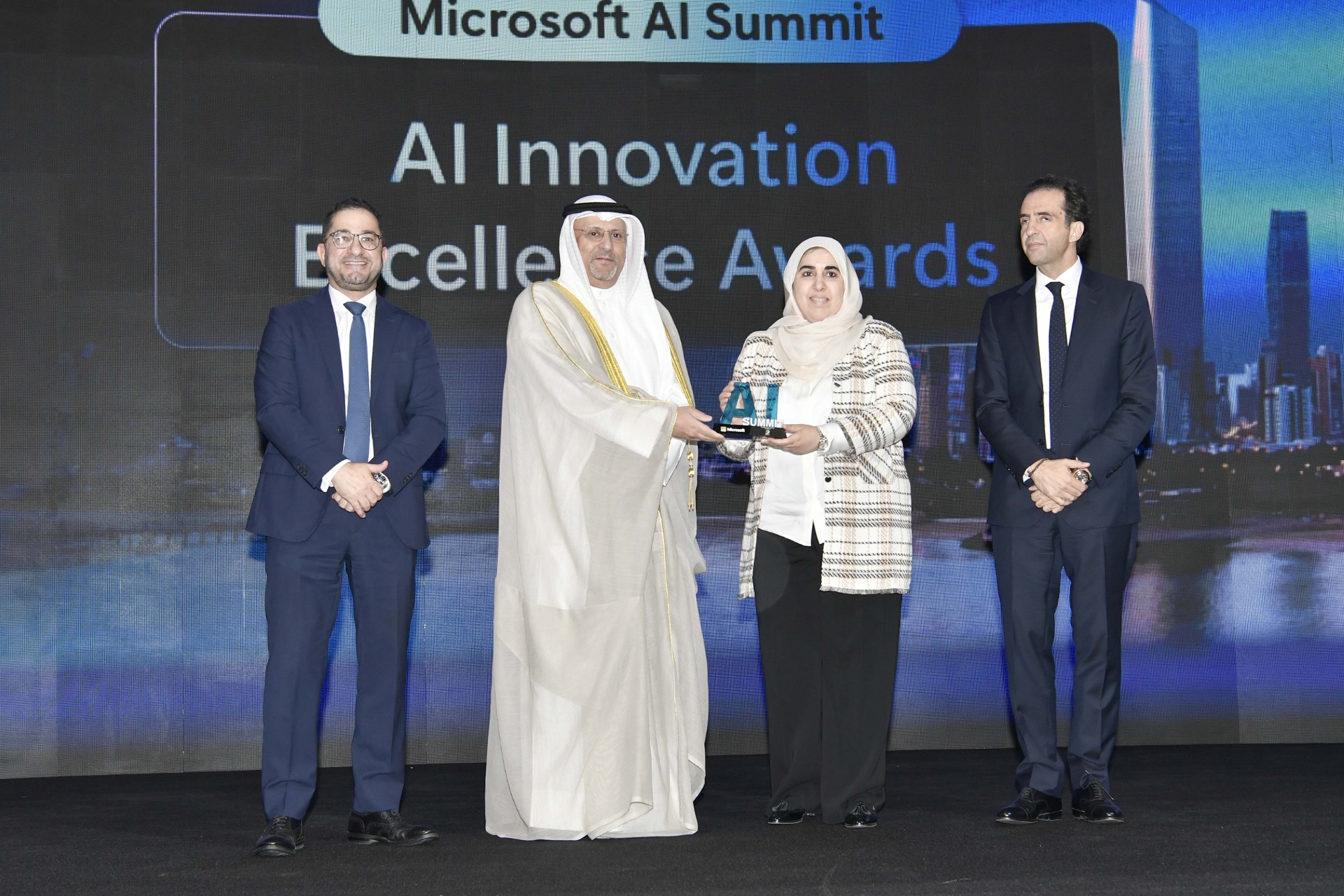 Minister of State for Communications Affairs Omar Al-Omar honors Undersecretary of the Kuwaiti Ministry of Finance Aseel Al-Munifi