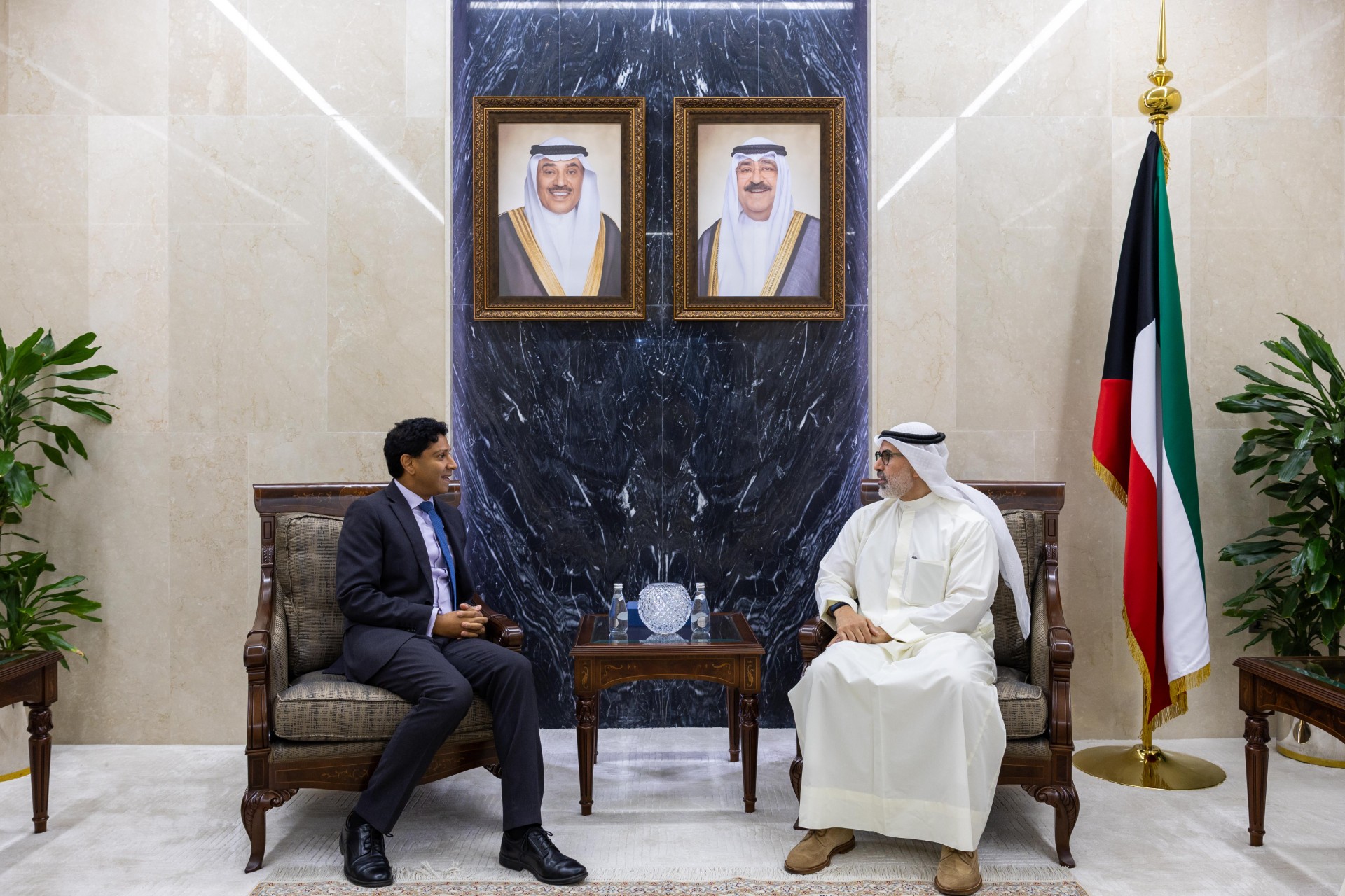 نائب وزير الخارجية السفير الشيخ جراح جابر الأحمد الصباح اليوم الأحد سفير المملكة المتحدة لدى دولة الكويت قدسي رشيد