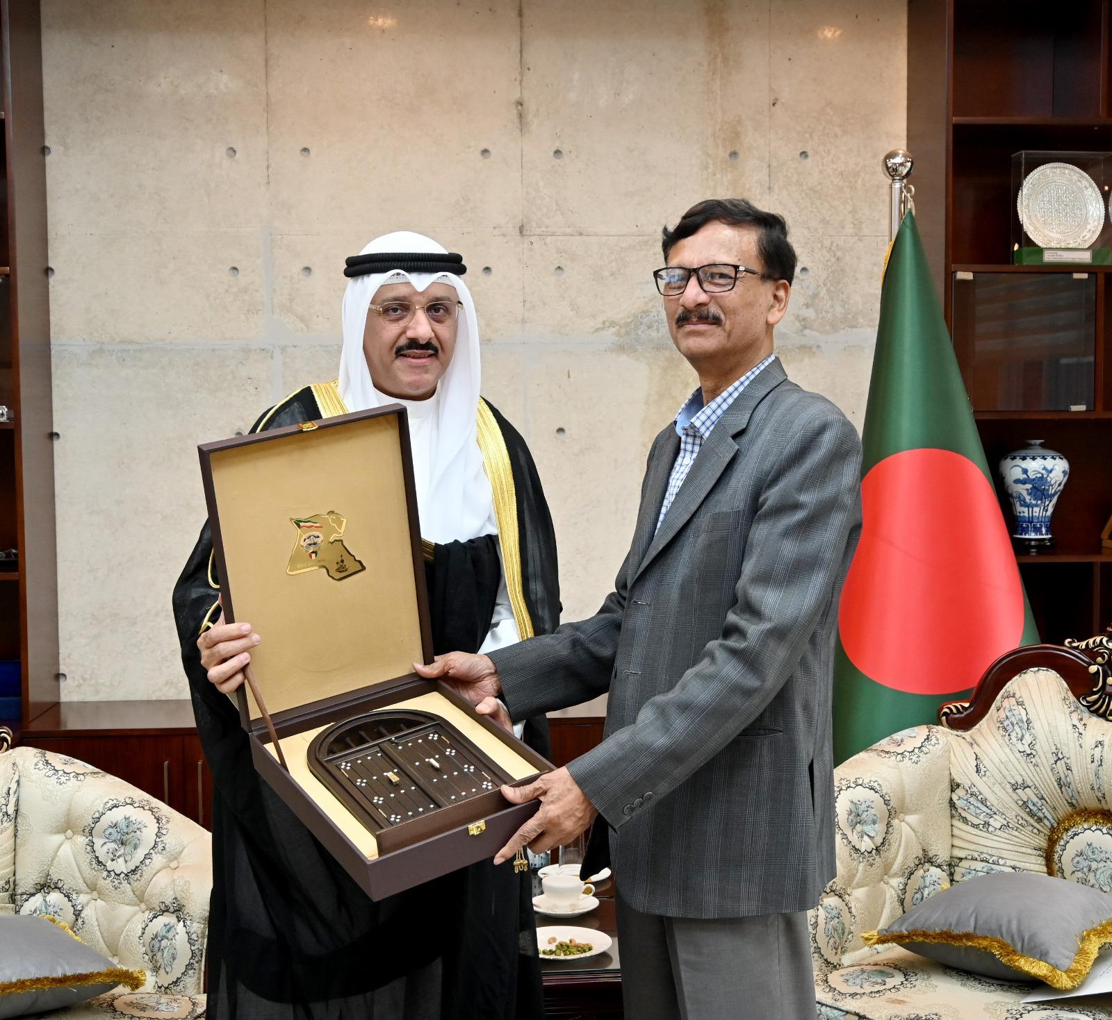 Kuwait's Assistant Foreign Minister for Asian Affairs conveys handwritten letter from Kuwaiti Foreign Minister to Bangladeshi counterpart