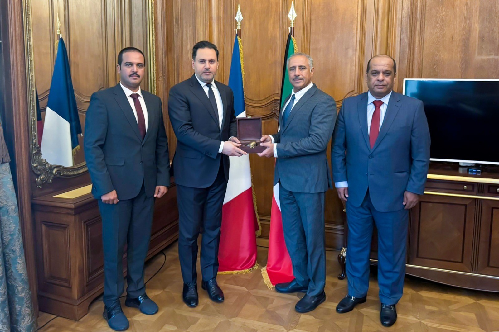 Kuwait's ambassador to France Abdullah Al-Shaheen with Kuwait National Guard undersecretary Lit Gen. Hamad Al-Barjas