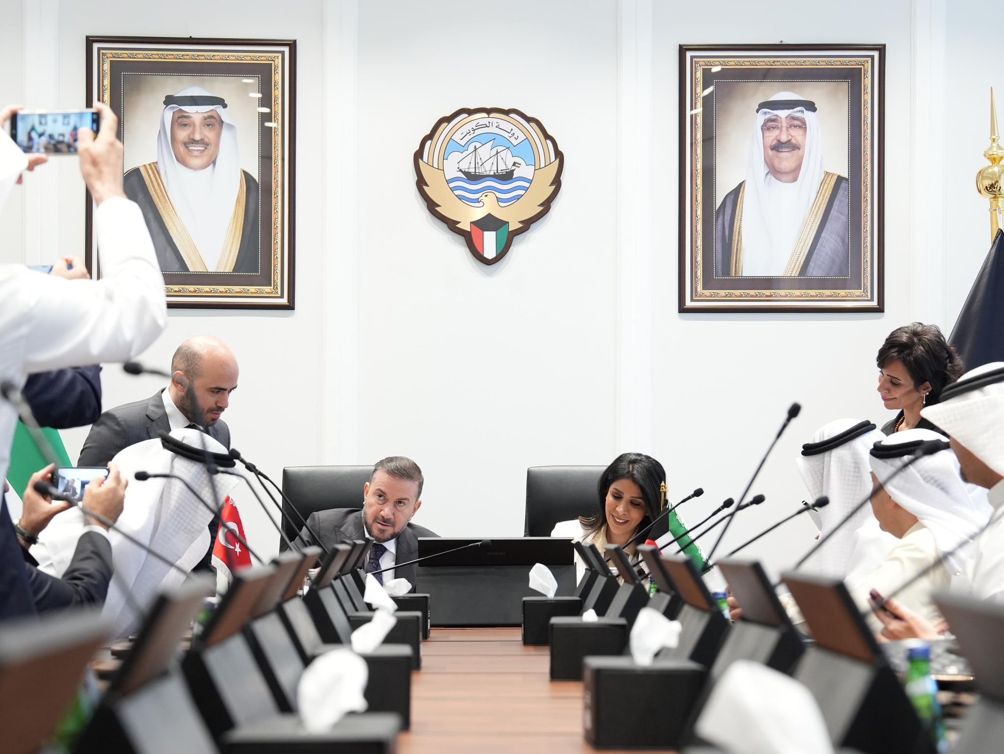 وزير الأشغال العامة الدكتورة نورة المشعان توقع عقد إنشاء وتشغيل وصيانة محطة تنقية مدينة جنوب المطلاع والأعمال المكملة لها مع شركة كوزو التركية