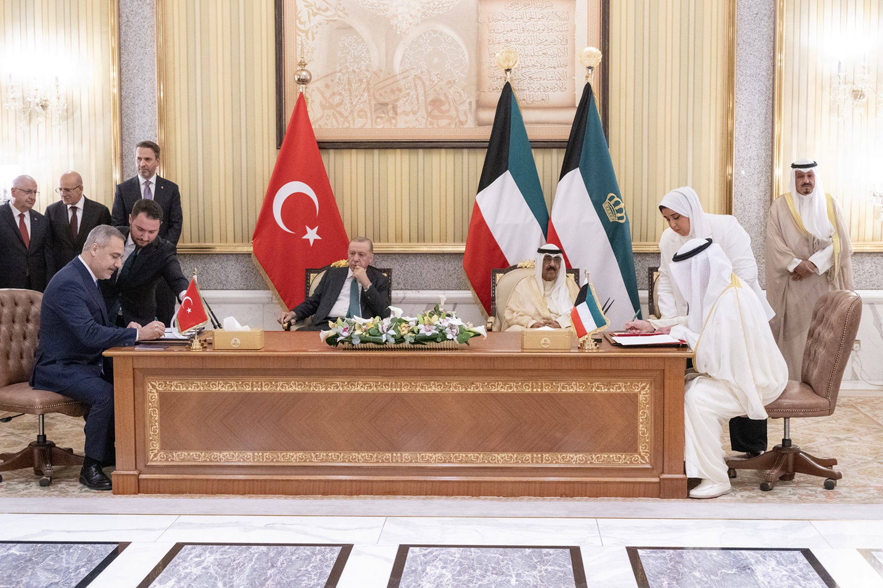 سمو أمير البلاد والرئيس التركي يشهدان مراسم التوقيع على مذكرات التفاهم والاتفاقيات بين البلدين