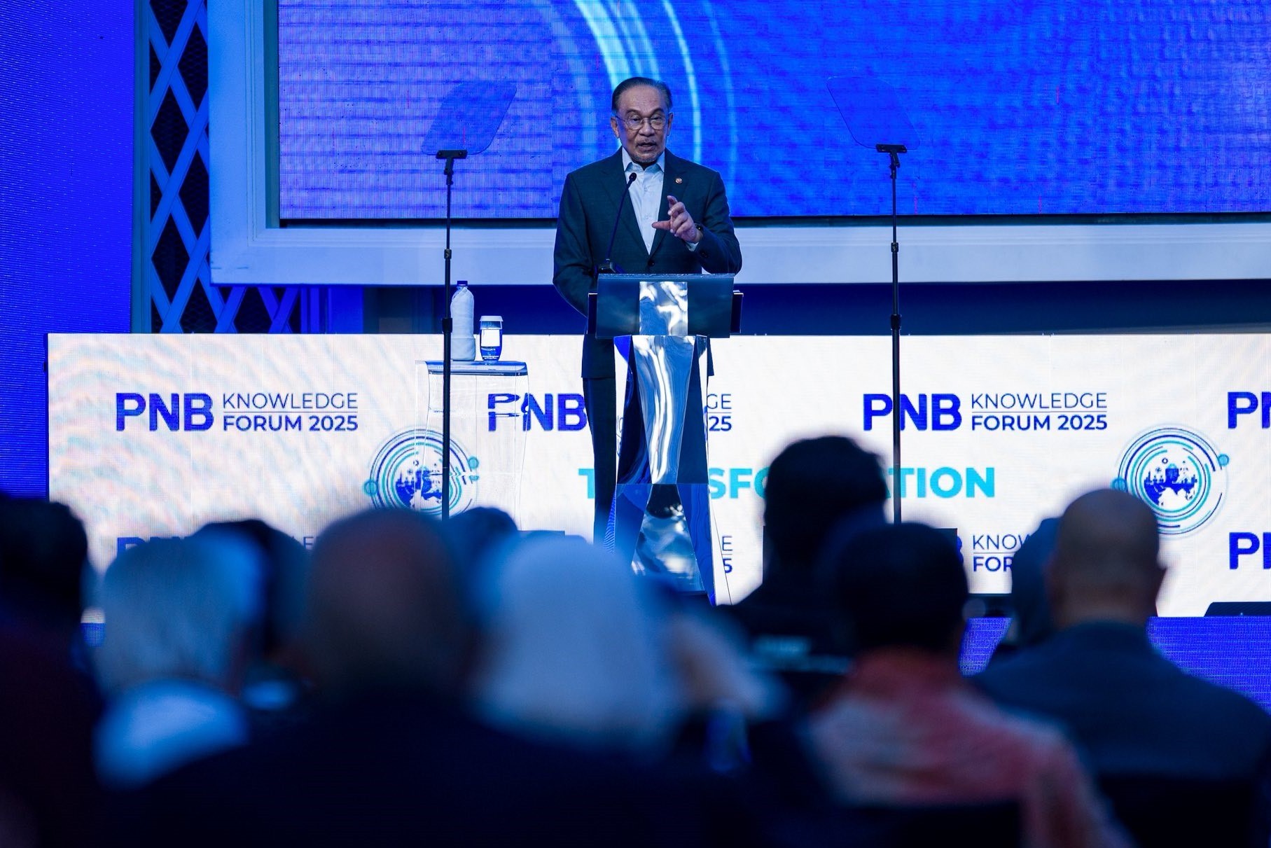 رئيس وزراء ماليزيا أنور إبراهيم خلال منتدى المعرفة لصندوق الاستثمار الوطني في كوالالمبور