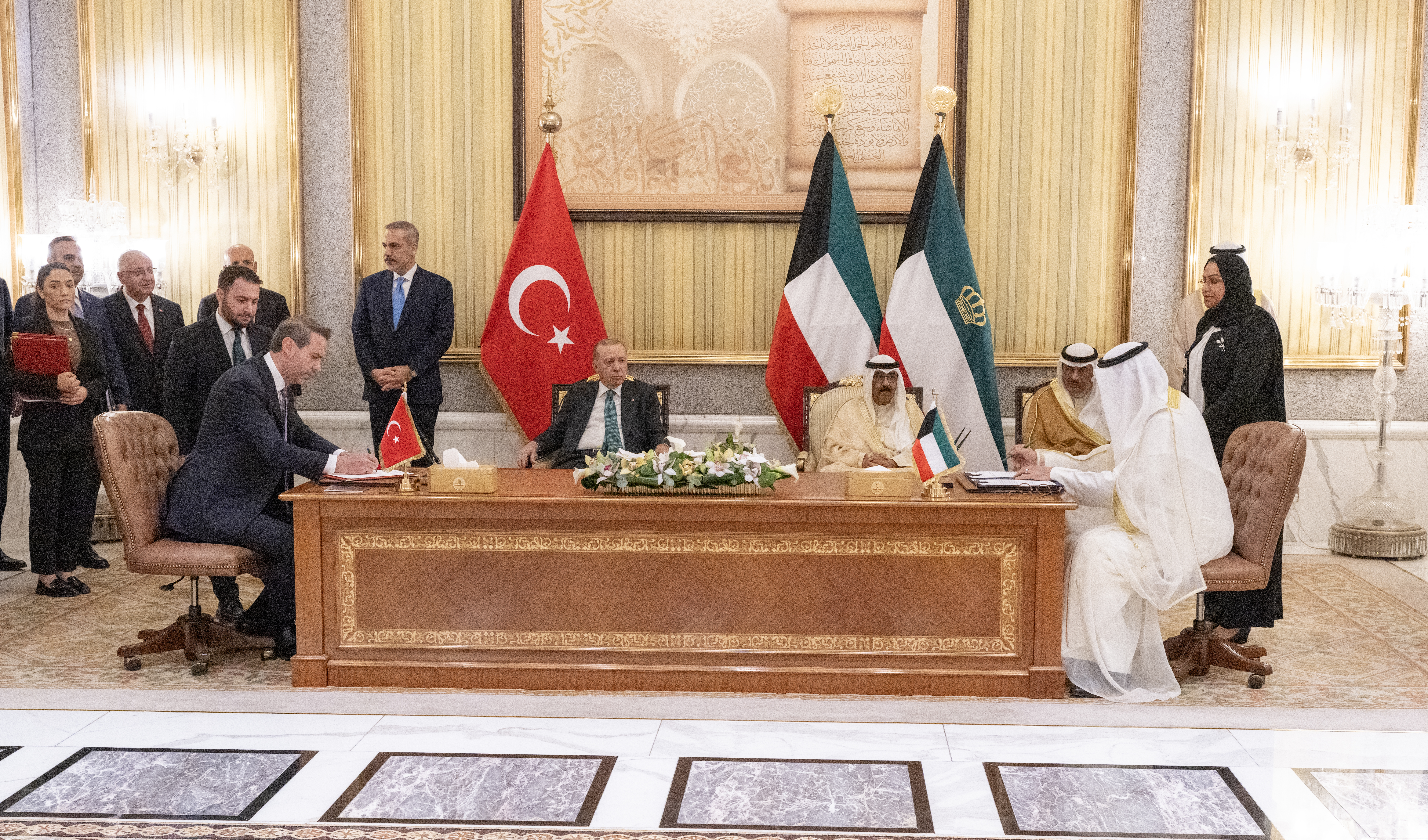 His Highness the Amir holds official talks with Turkish President Recep Tayyip Erdogan