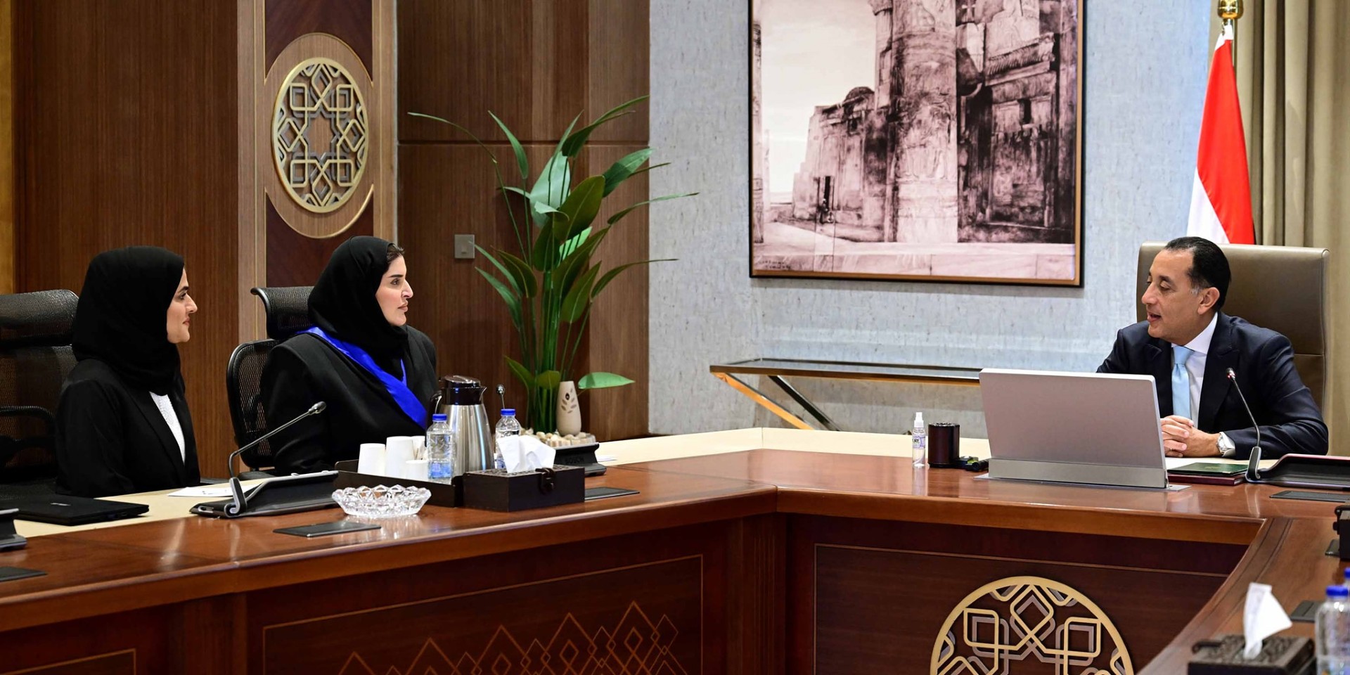 رئيس الوزراء المصري يلتقي وزيرة الدولة للتعاون الدولي بوزارة الخارجية القطرية