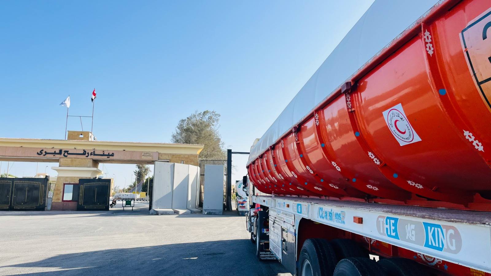 Egyptian Red Crescent dispatches aid trucks toward Gaza strip