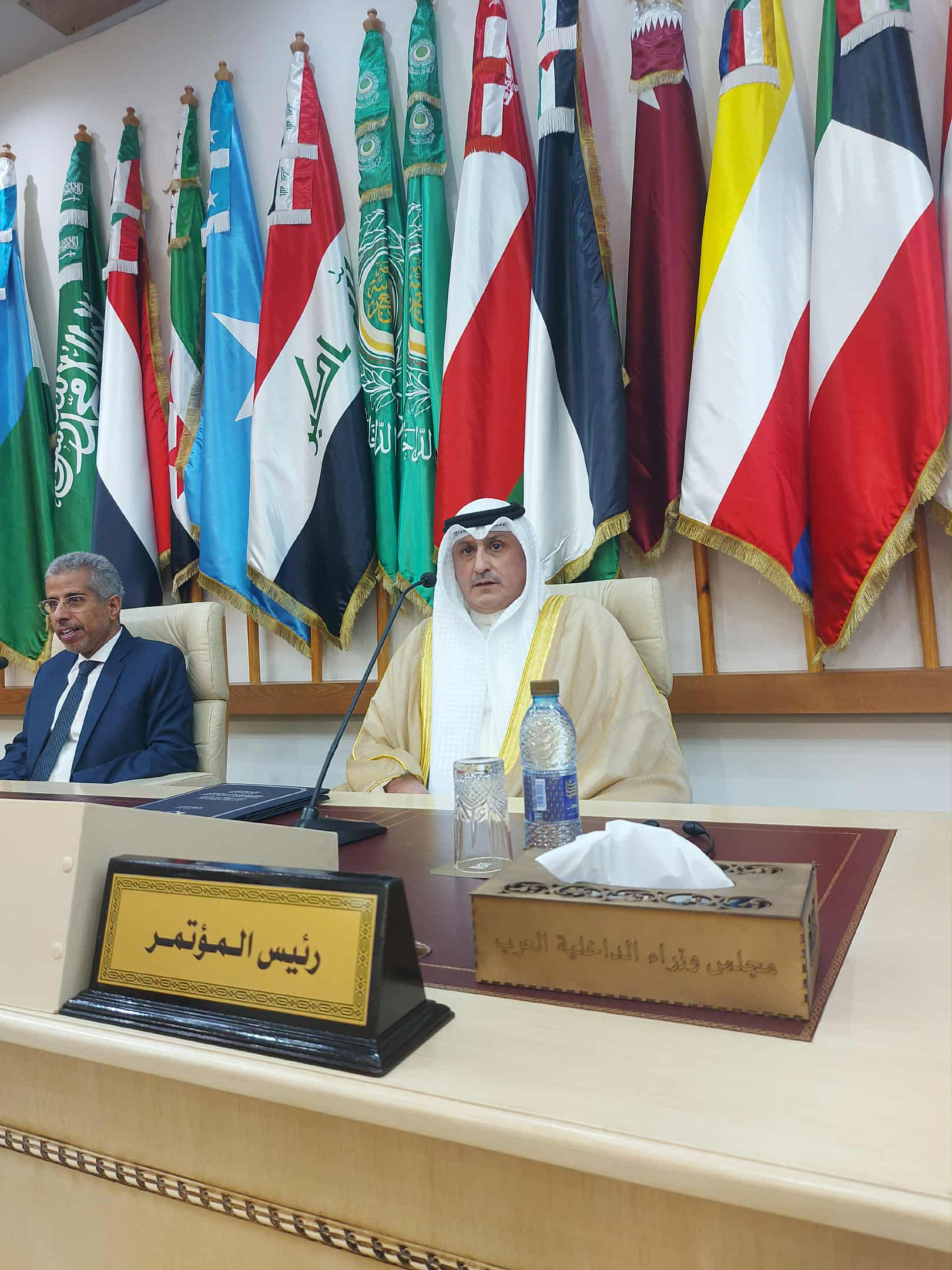مدير عام الادارة العامة لمكافحة المخدرات في وزارة الداخلية الكويتية العميد محمد مصطفى قبازرد يترأس المؤتمر