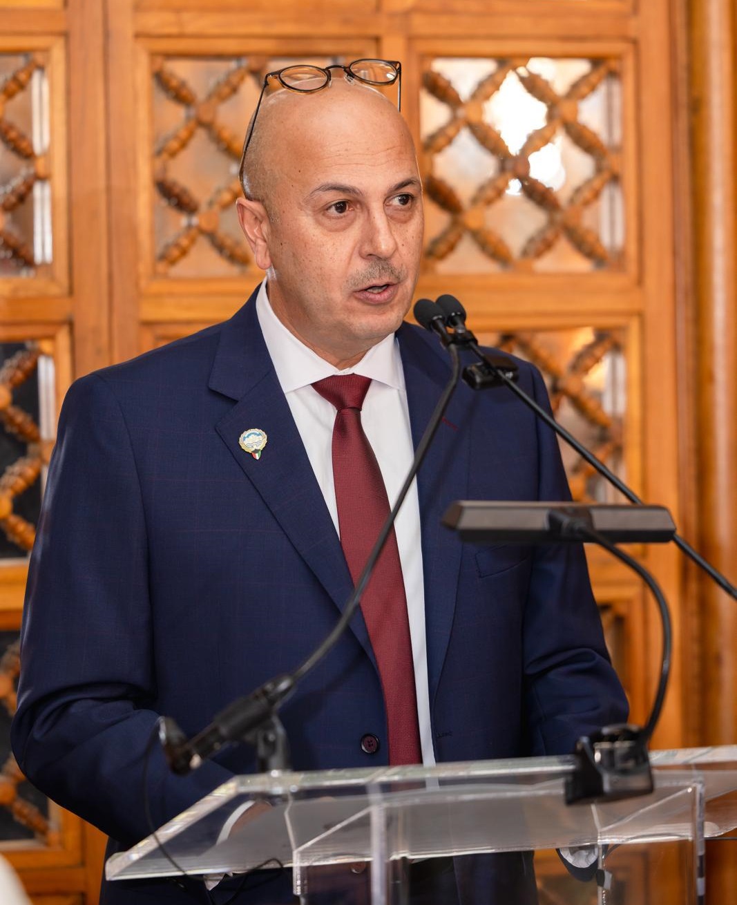 وزير الكهرباء والماء والطاقة المتجددة ووزير المالية ووزير الدولة للشؤون الاقتصادية والاستثمار بالوكالة الدكتور صبيح المخيزيم