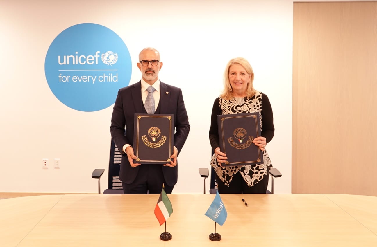 توقيع اتفاقية المنحة