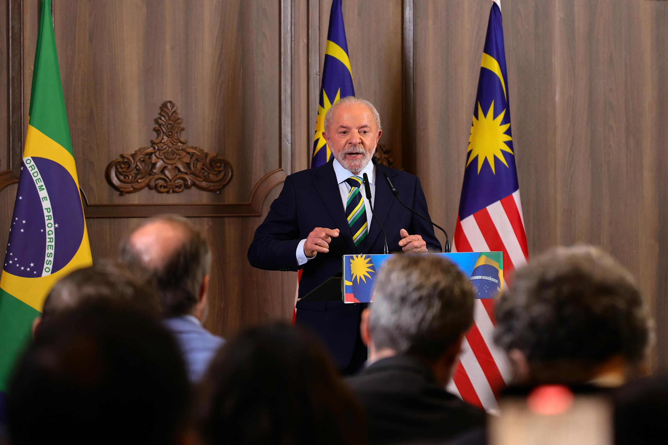 رئيس جمهورية البرازيل لويس إيناسيو لولا دا سيلفا خلال حديثه للصحفيين في كوالالمبور