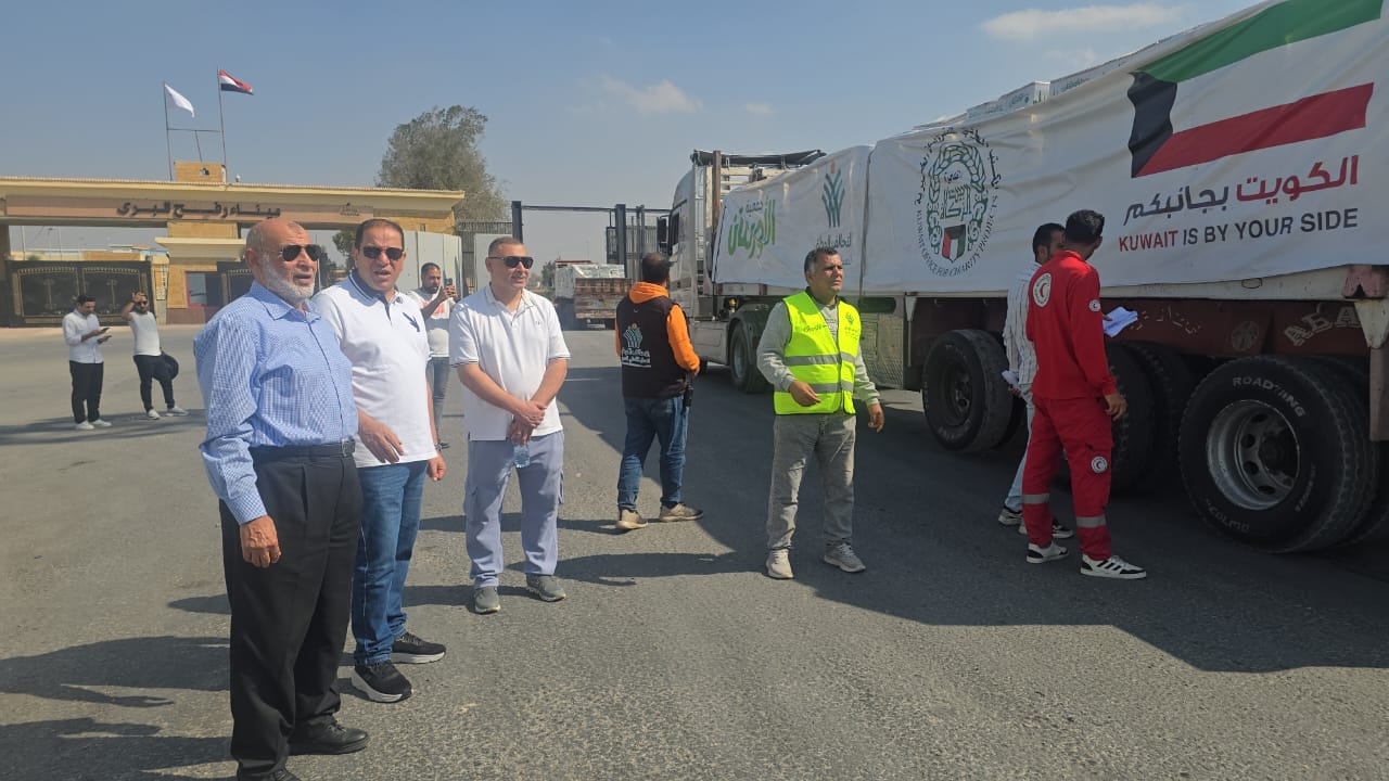 Kuwaiti aid convoy of 33 trucks loaded with food and basic necessities donated by Zakat House arrives in the Egyptian city of Rafah
