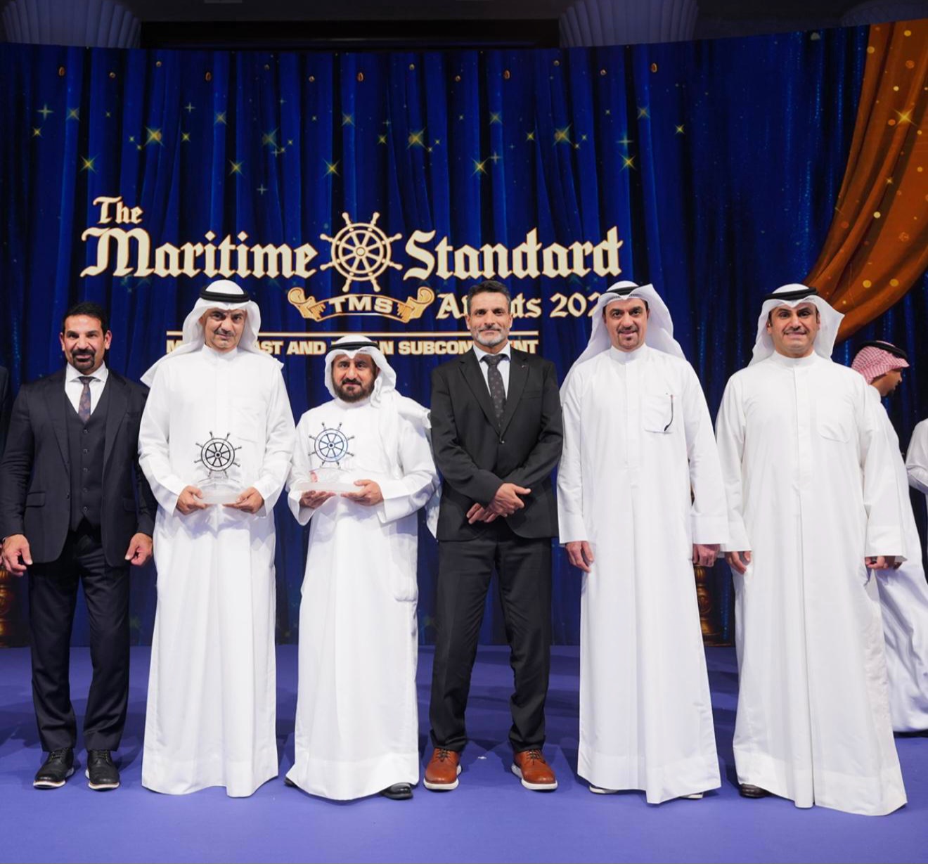 صورة جماعية لقياديي الشركة المشاركين بالاحتفالية