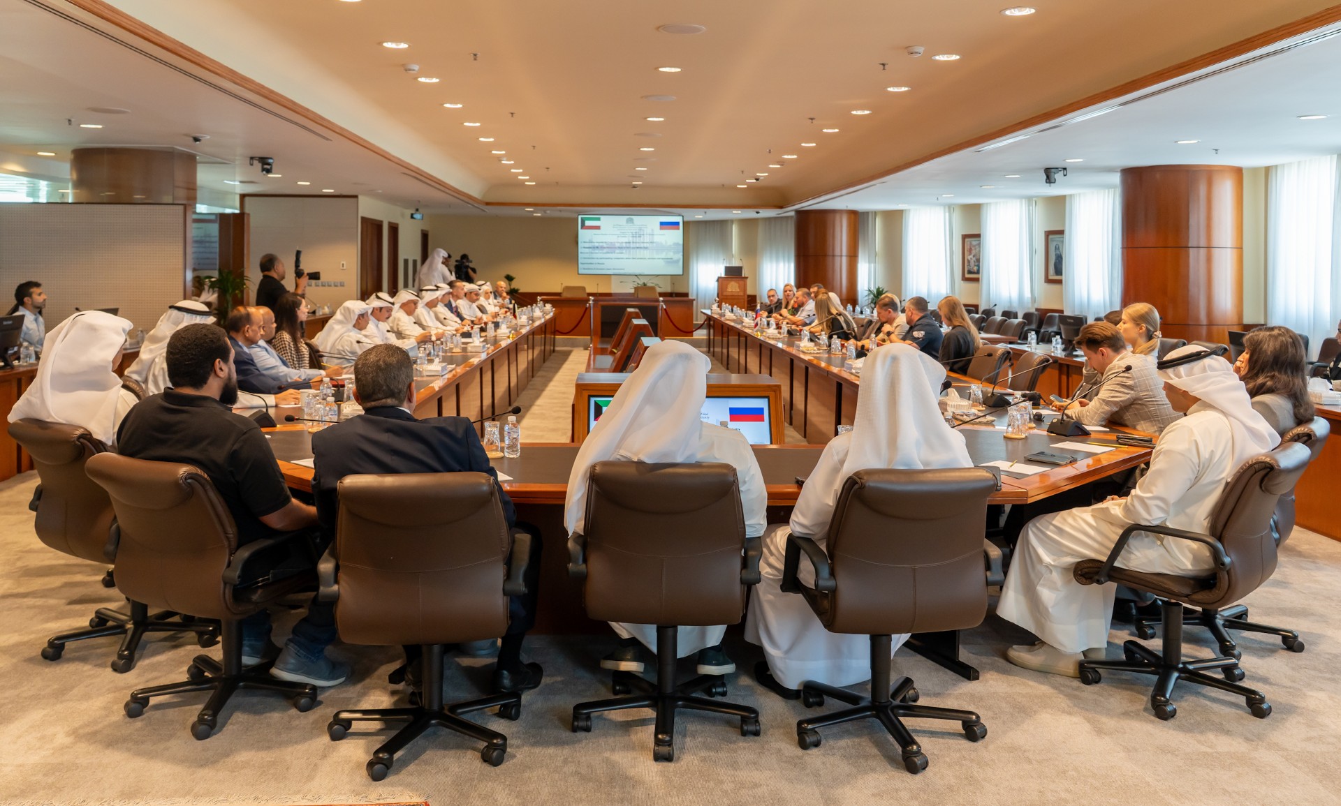 لقاء غرفة تجارة وصناعة الكويت مع الوفد التجاري الروسي ممثلا عن غرفة تجارة وصناعة (موسكو)