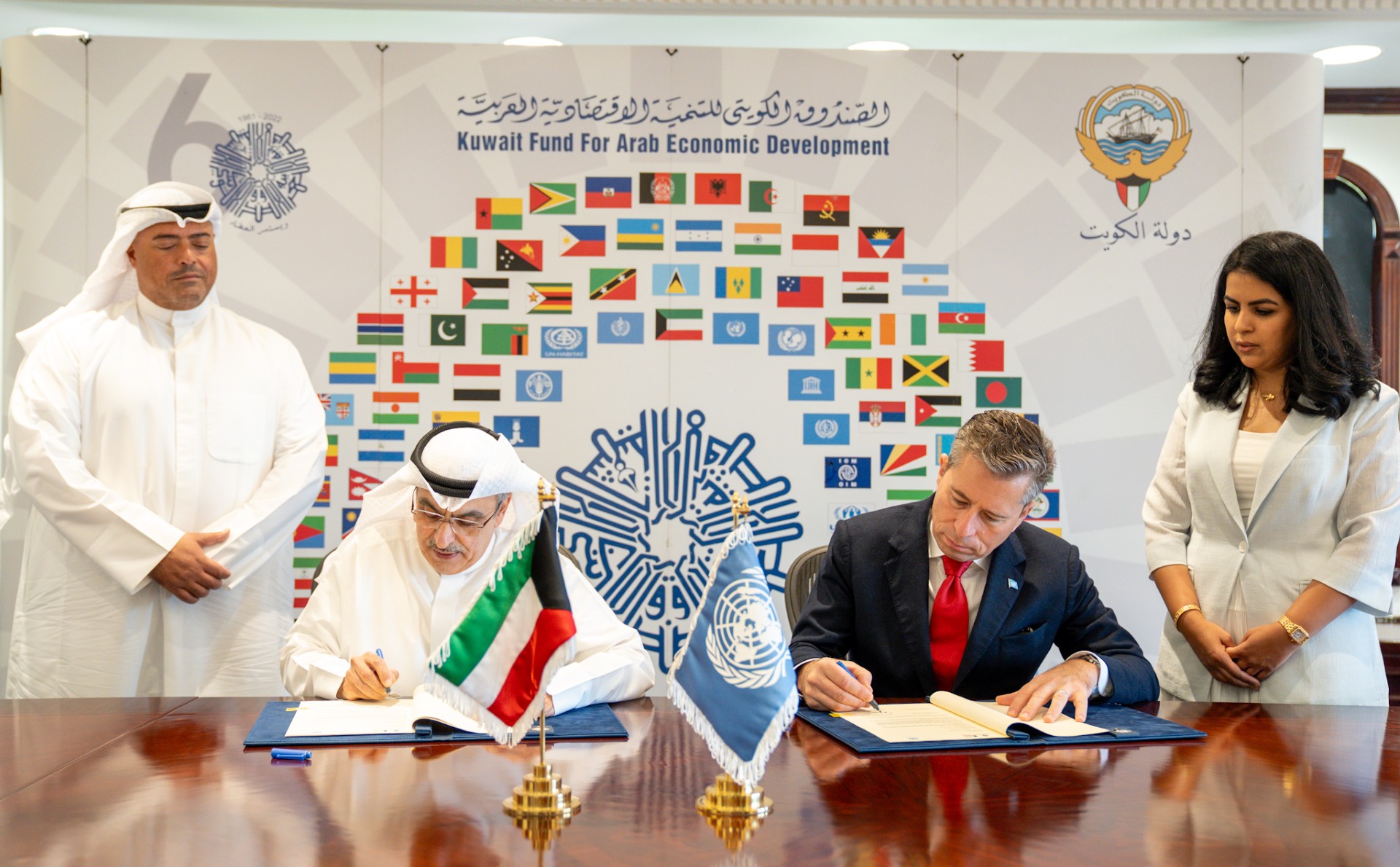 Signature des accords de subvention.