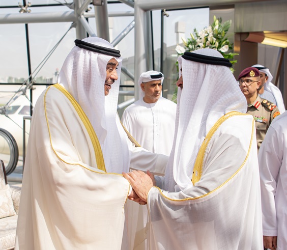 Kuwait Crown Prince welcomes the President of the United Arab Emirates and his official delegation