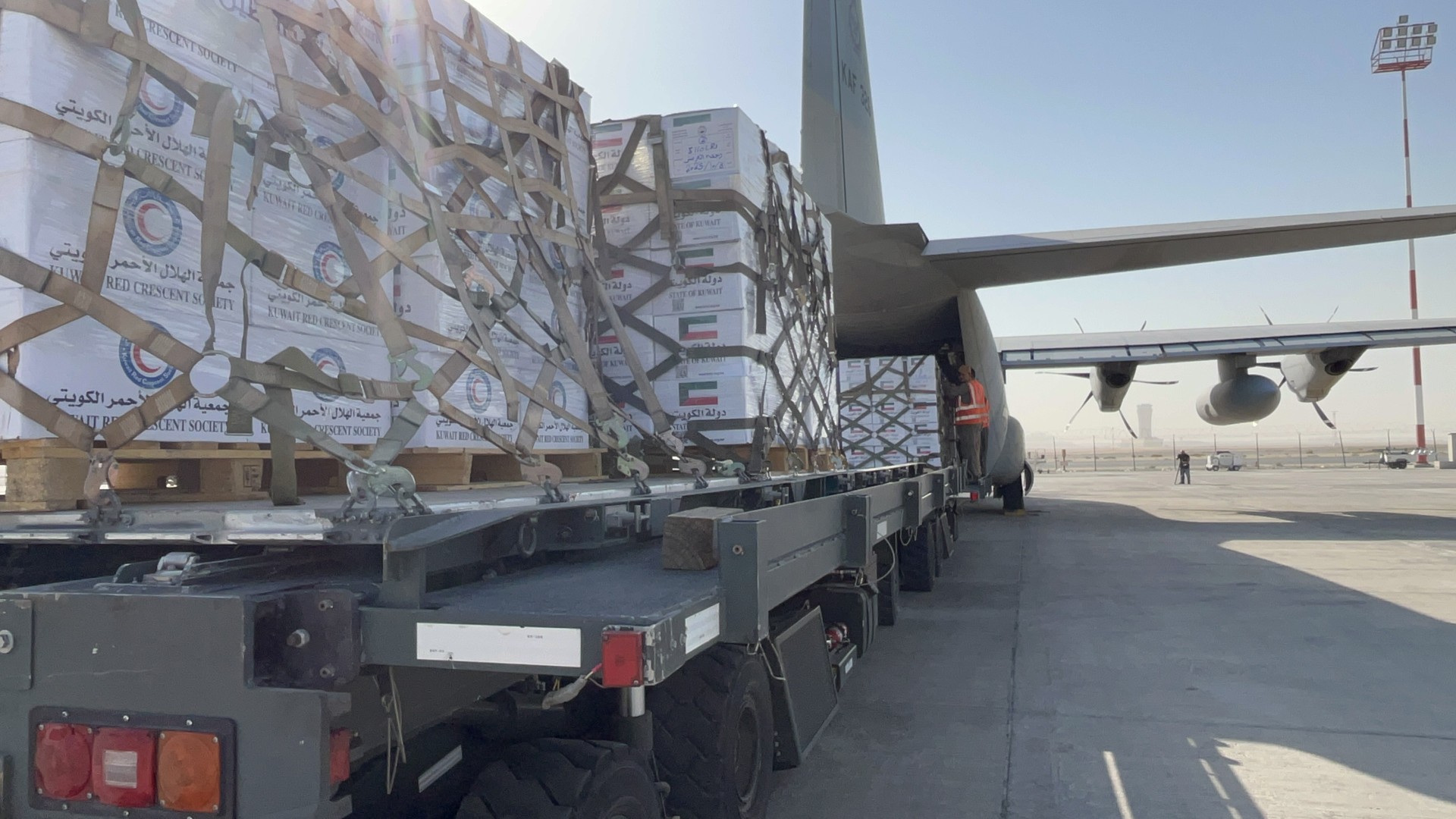 Kuwait's 18th relief plane departs with 10 tons of aid for Gaza