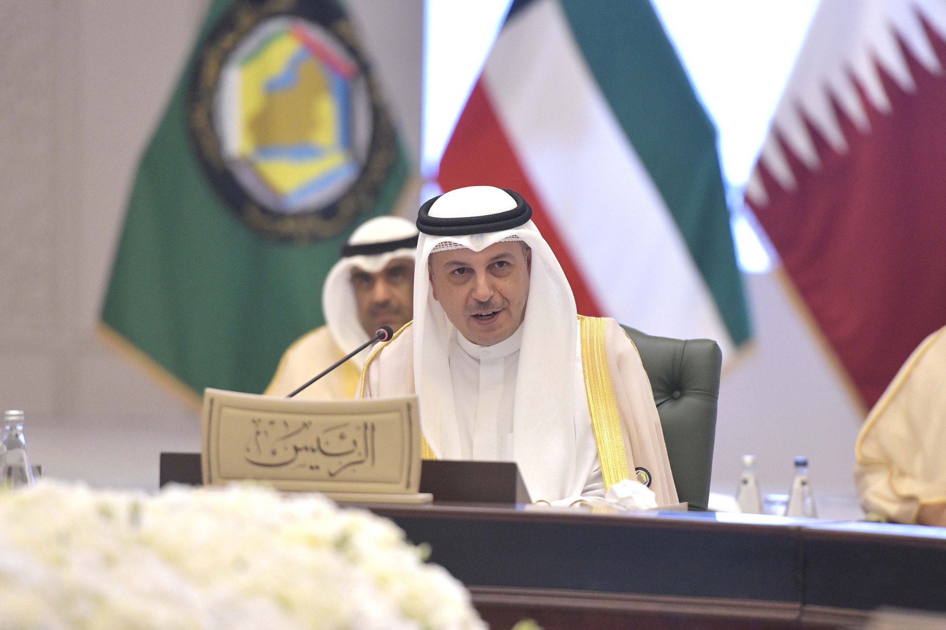 وزير الكهرباء والماء والطاقة المتجددة ووزير المالية ووزير الدولة للشؤون الاقتصادية والاستثمارية بالوكالة الدكتور صبيح المخيزيم